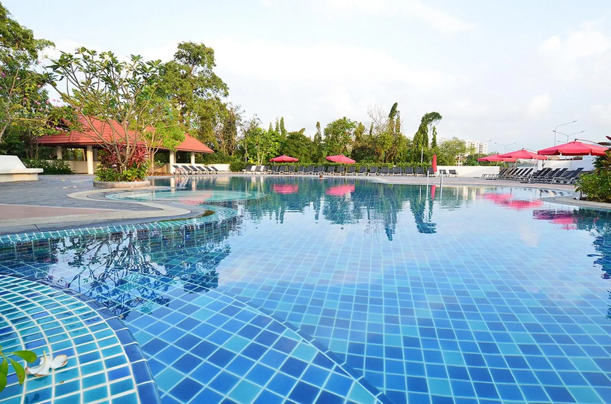 Swimming pool in Welcome Jomtien Beach Hotel Swimming pool in Welcome Jomtien Beach Hotel