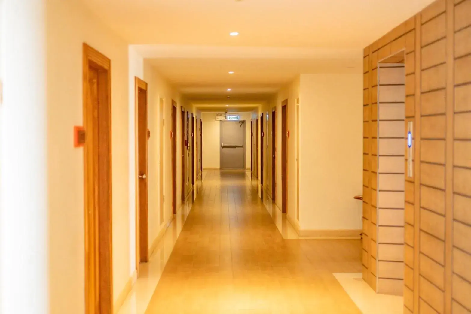 Property building in Welcome Jomtien Beach Hotel Property building in Welcome Jomtien Beach Hotel