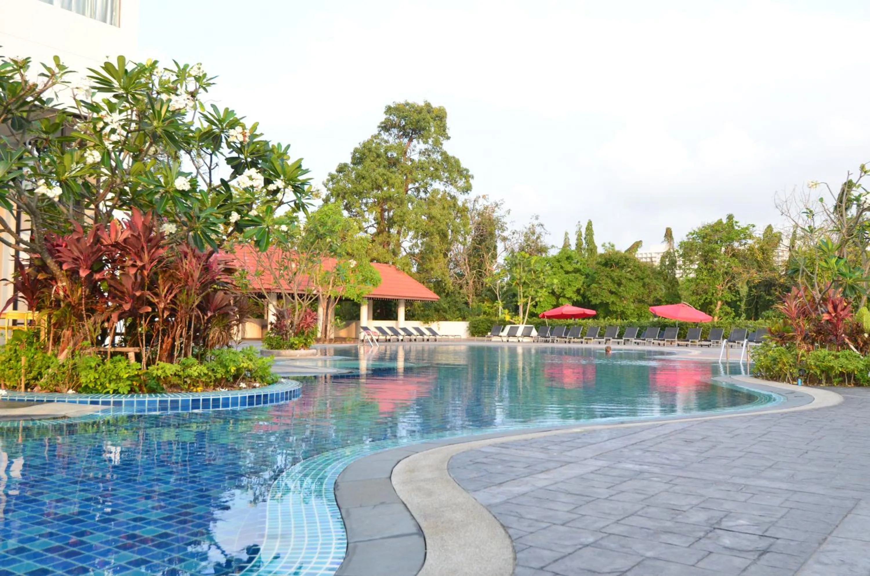Swimming pool in Welcome Jomtien Beach Hotel
