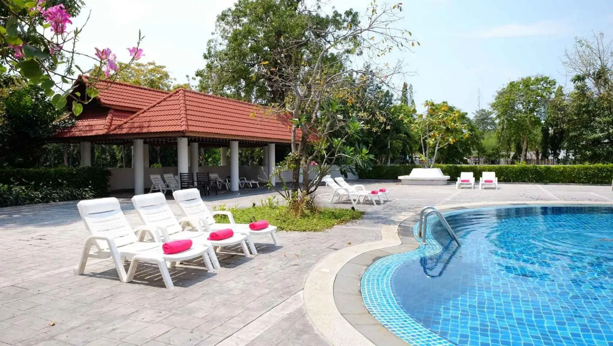 Swimming pool in Welcome Jomtien Beach Hotel Swimming pool in Welcome Jomtien Beach Hotel