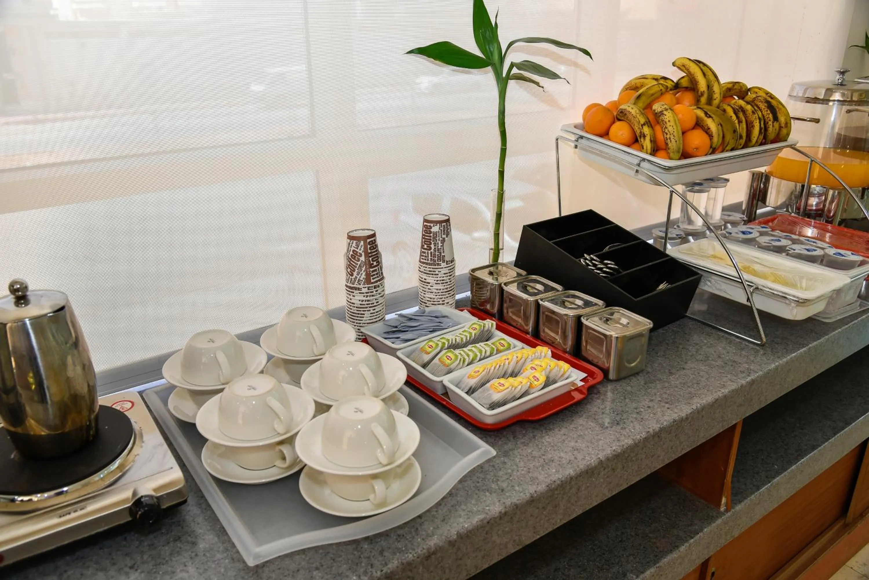 Restaurant/places to eat in Golden Dune Hotel AlFayhaa