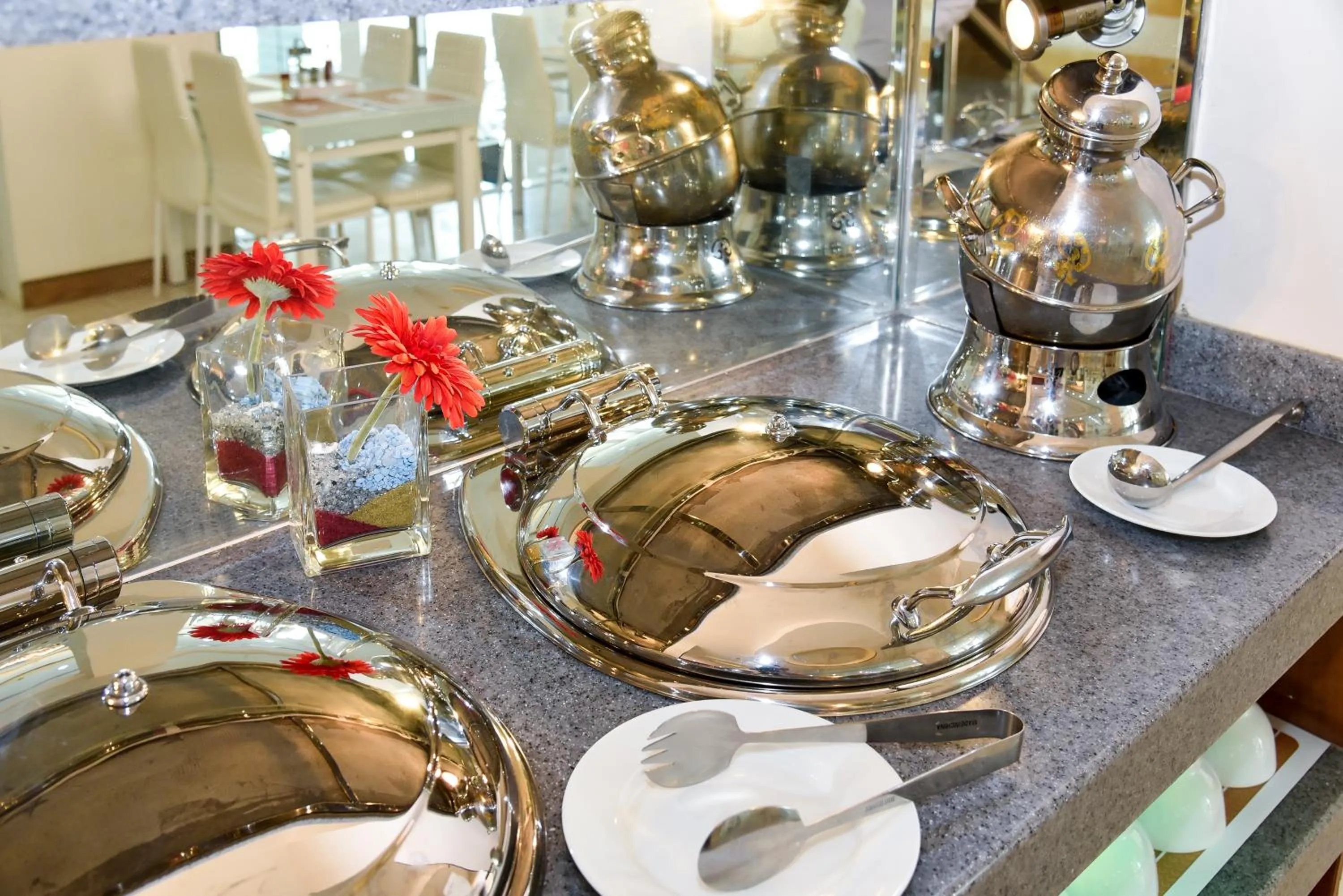 Restaurant/places to eat in Golden Dune Hotel AlFayhaa