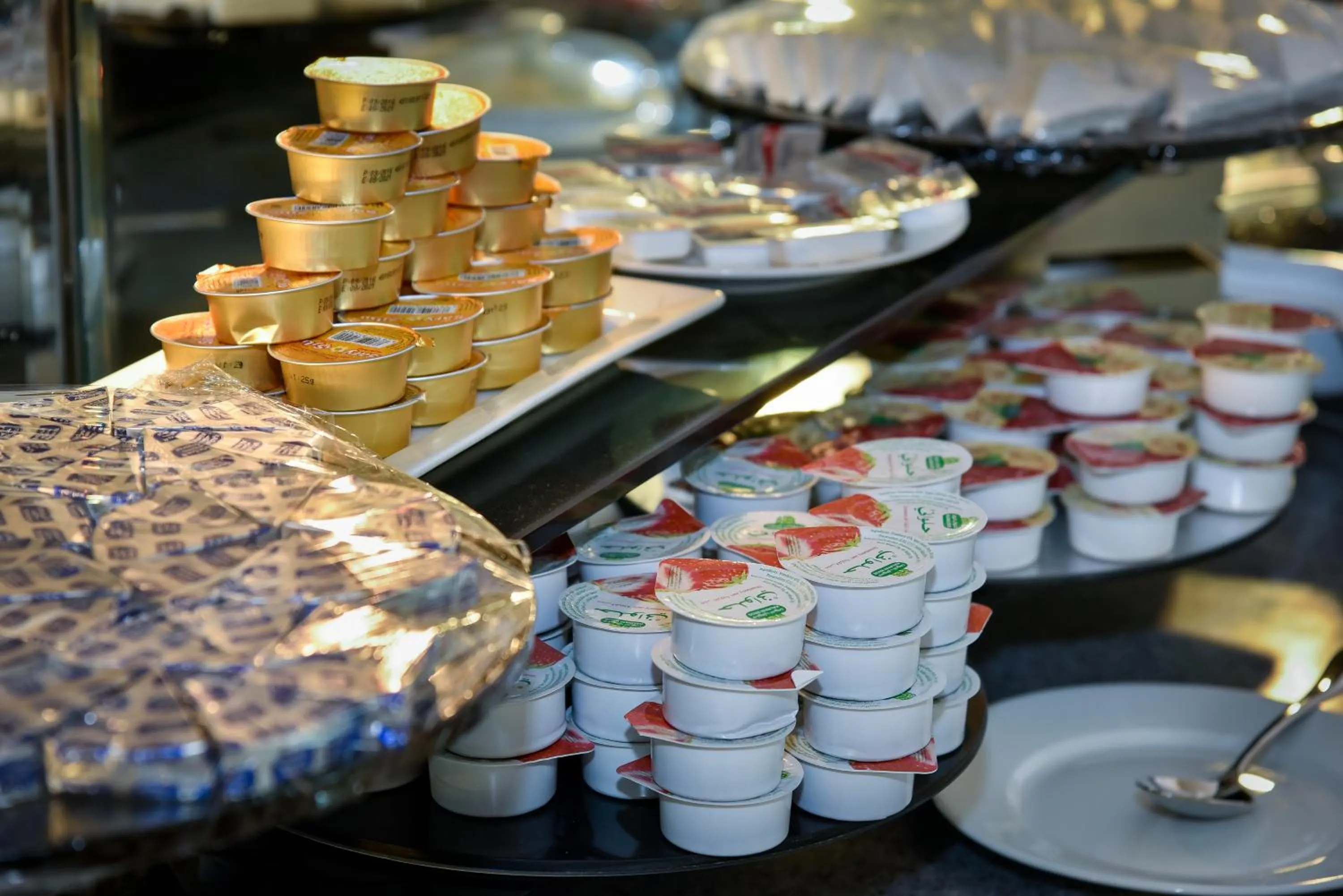 Restaurant/places to eat in Golden Dune Hotel AlFayhaa