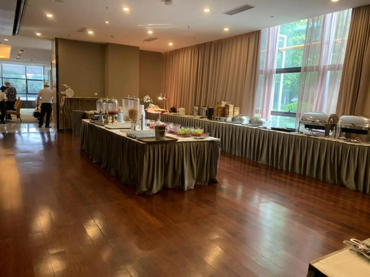 Restaurant/places to eat in Yuwa Serviced Residence