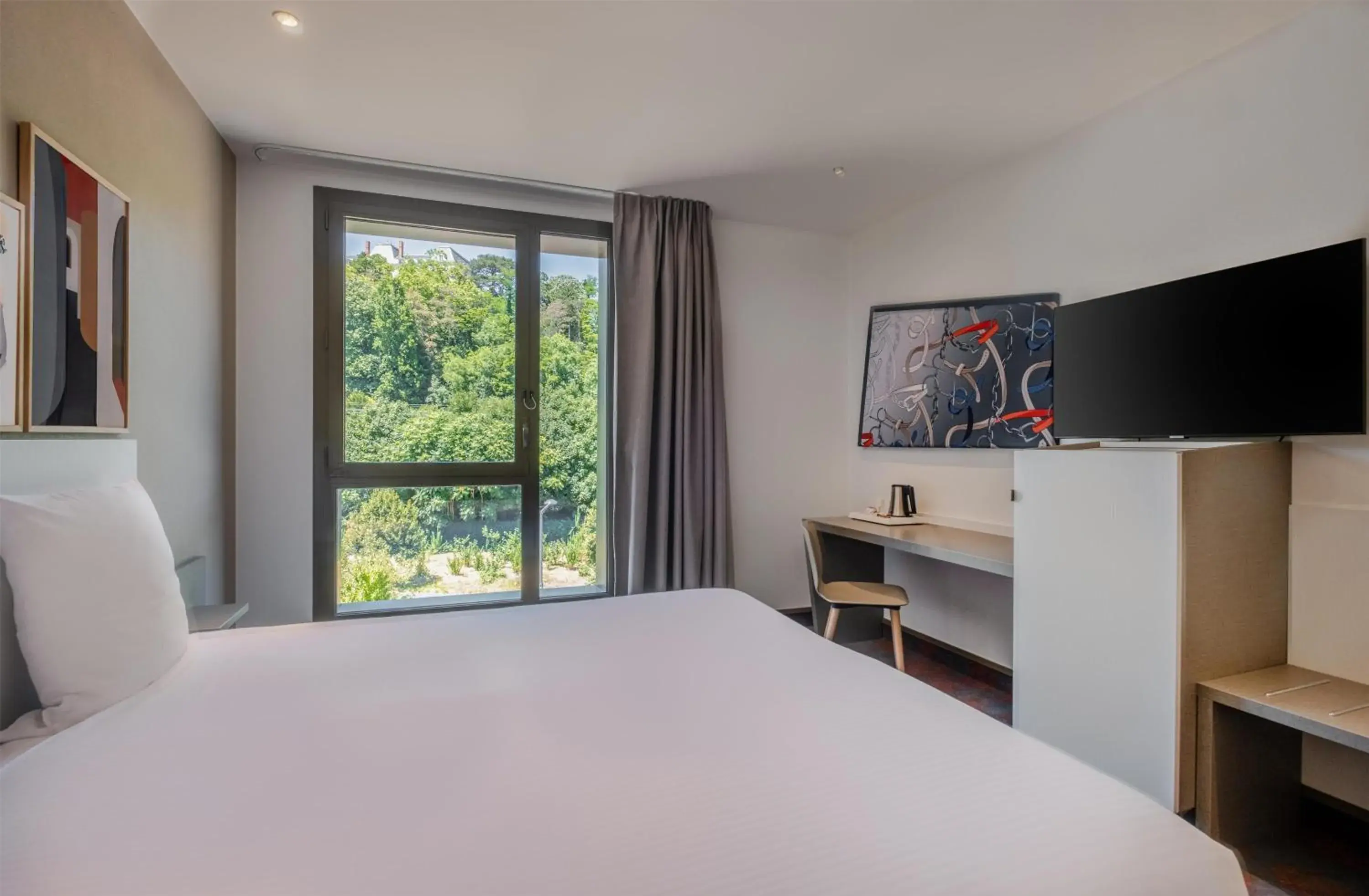 Bed in Spark by Hilton Lyon Park Saone Bed in Spark by Hilton Lyon Park Saone