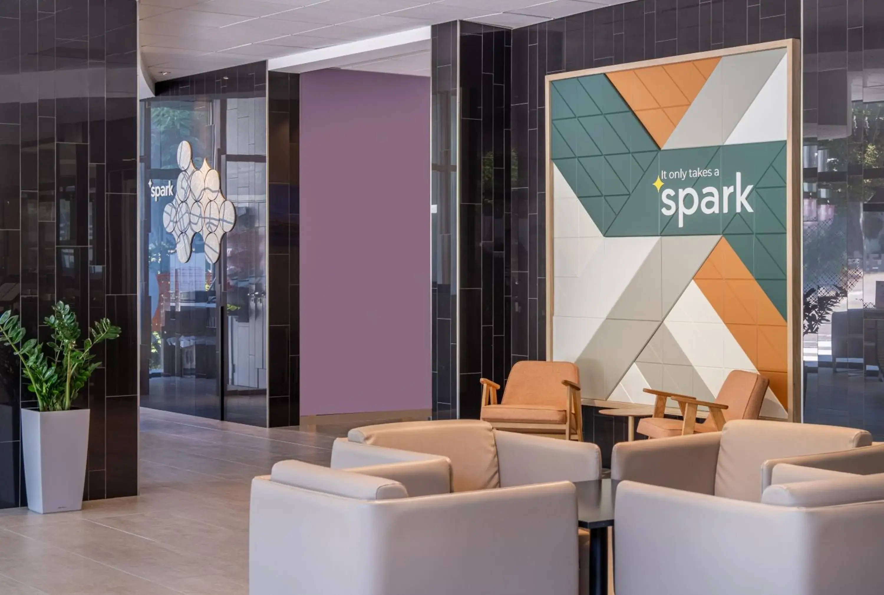 Property building in Spark by Hilton Lyon Park Saone Property building in Spark by Hilton Lyon Park Saone