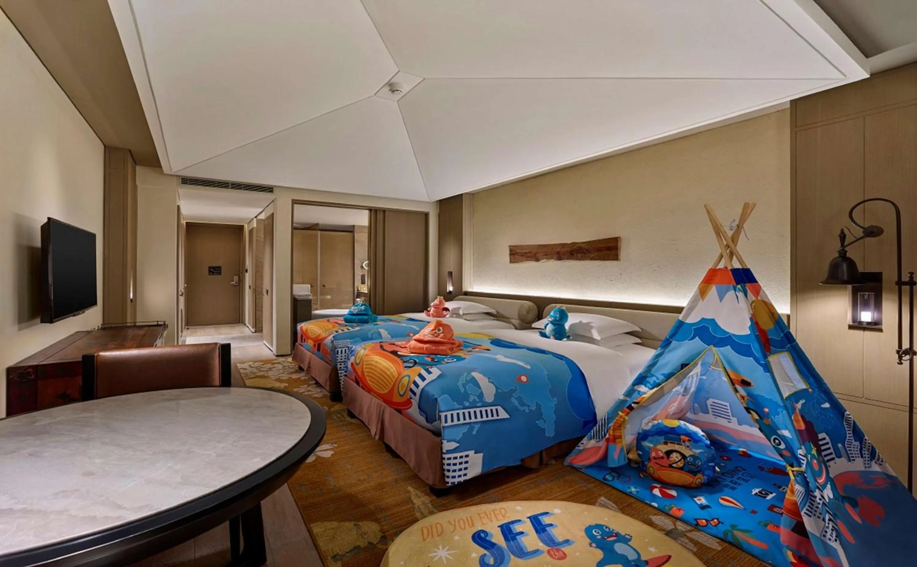 Living room, Bed in Hilton Jiuzhaigou Resort