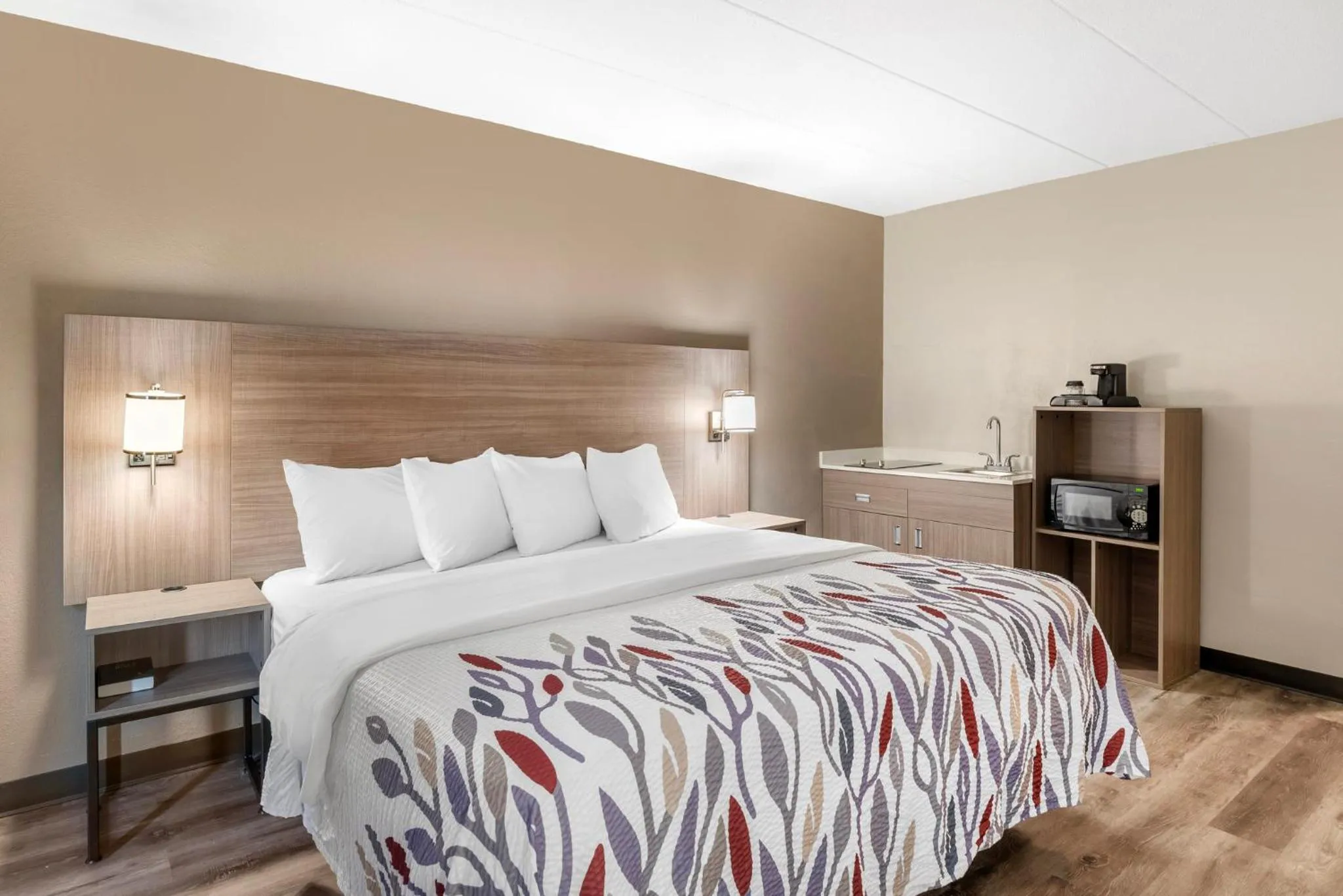 Photo of the whole room, Bed in Red Roof Inn Doswell - Kings Dominion