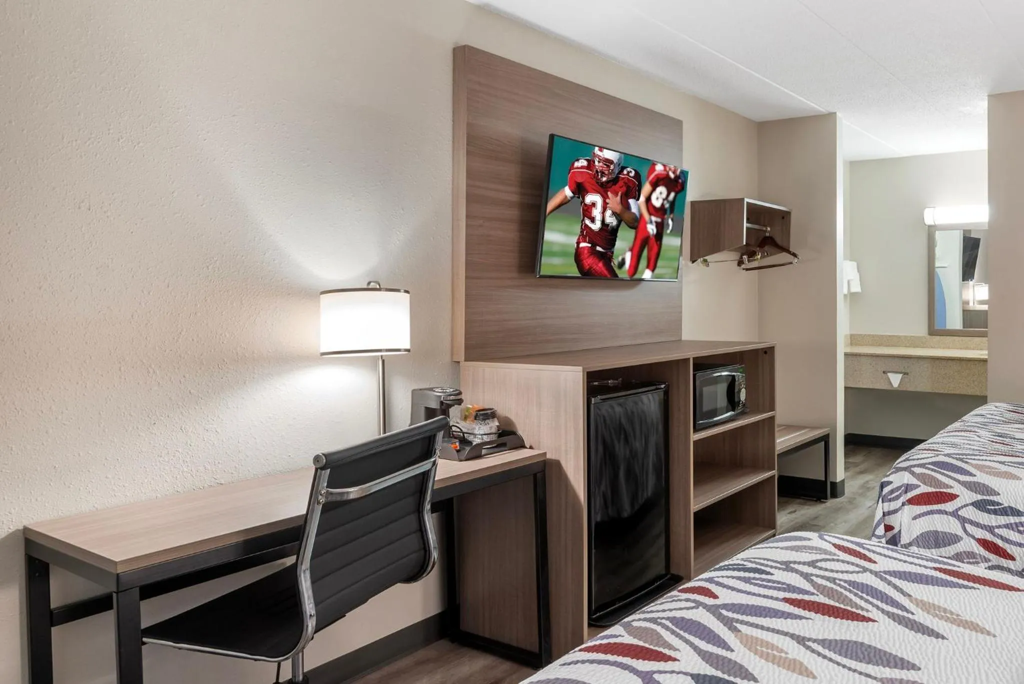 Photo of the whole room, Bed in Red Roof Inn Doswell - Kings Dominion