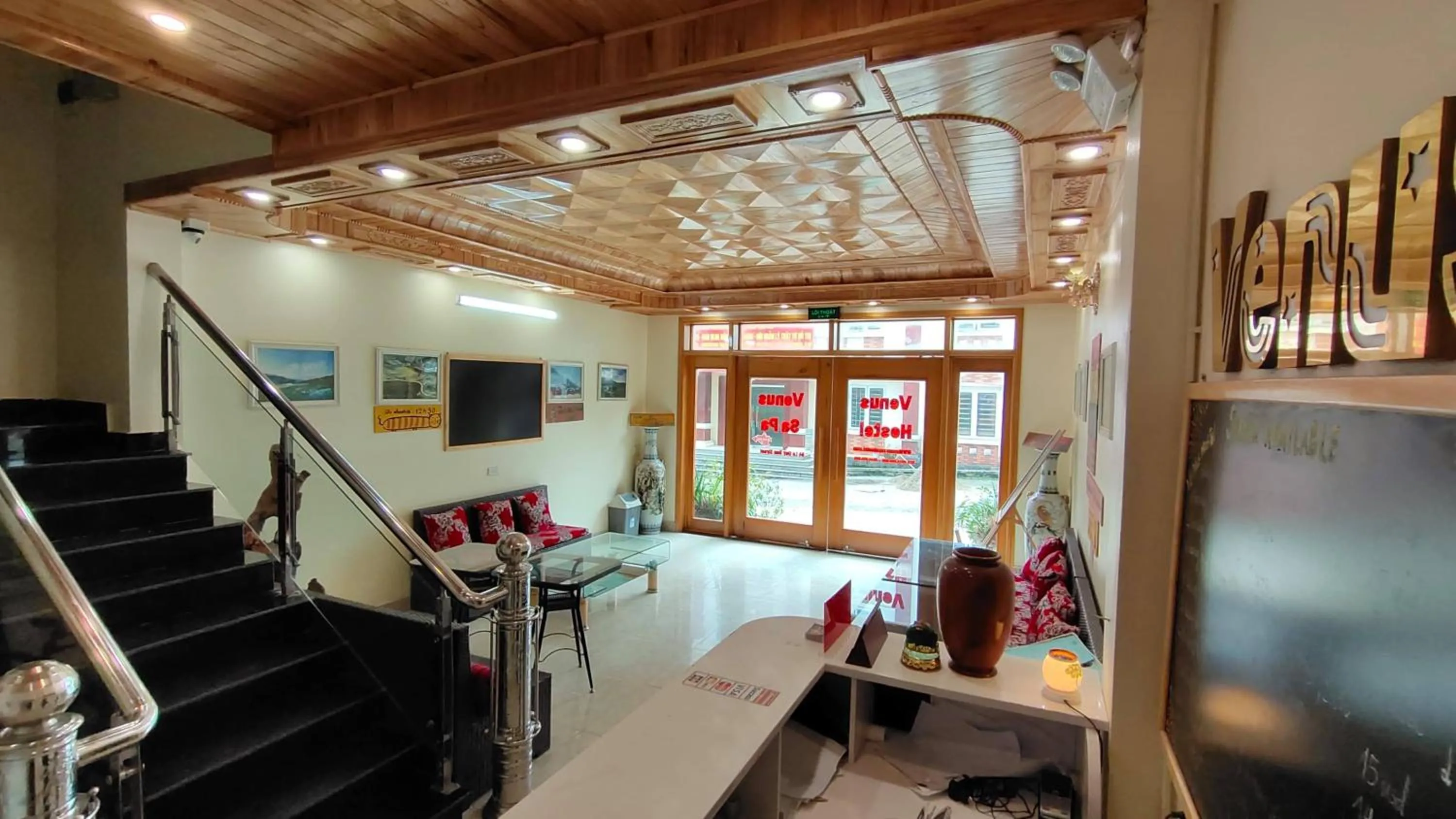 Communal lounge/ TV room in Venus Sapa Hostel