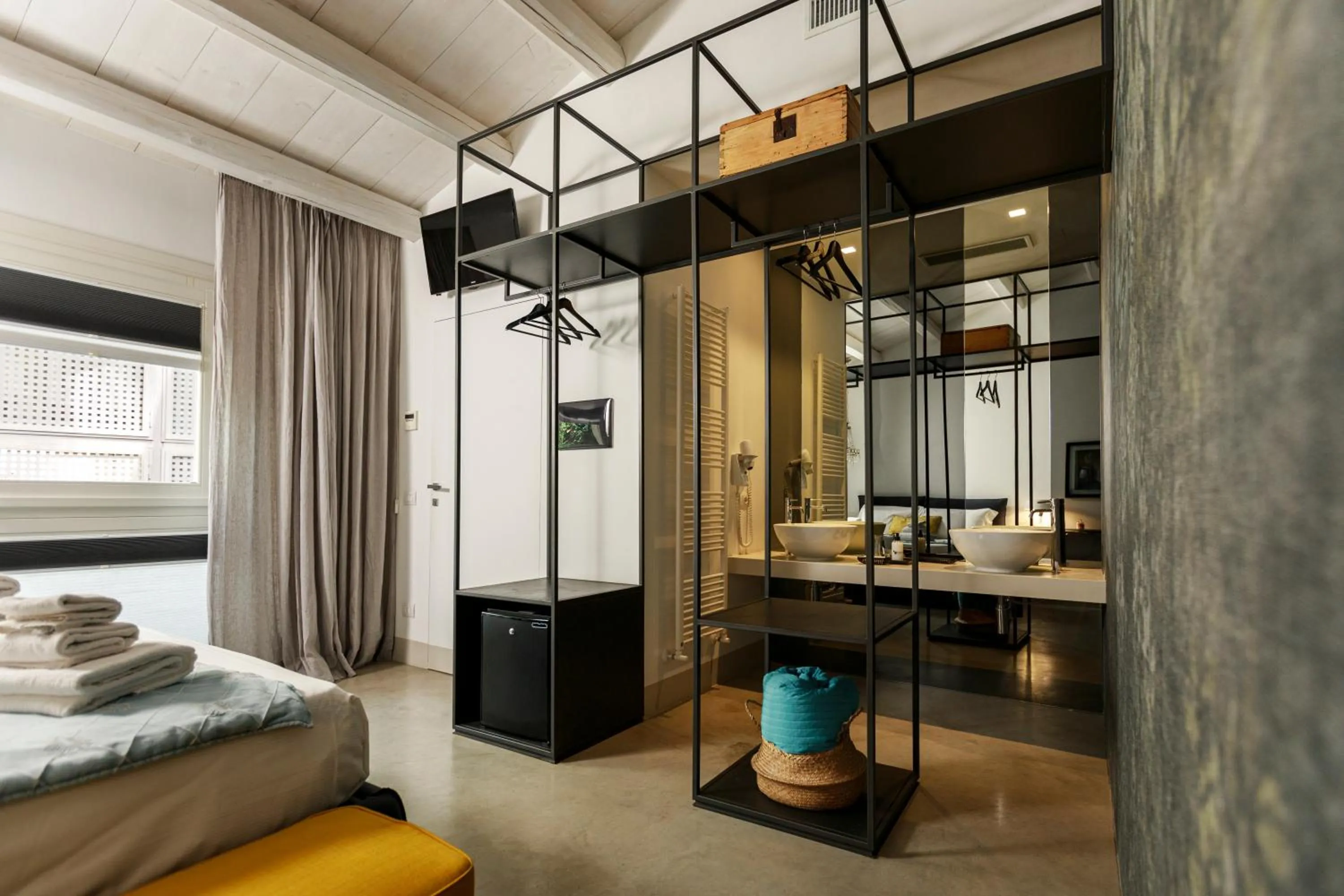Bathroom, Bed in Embrace Sicily Guest House