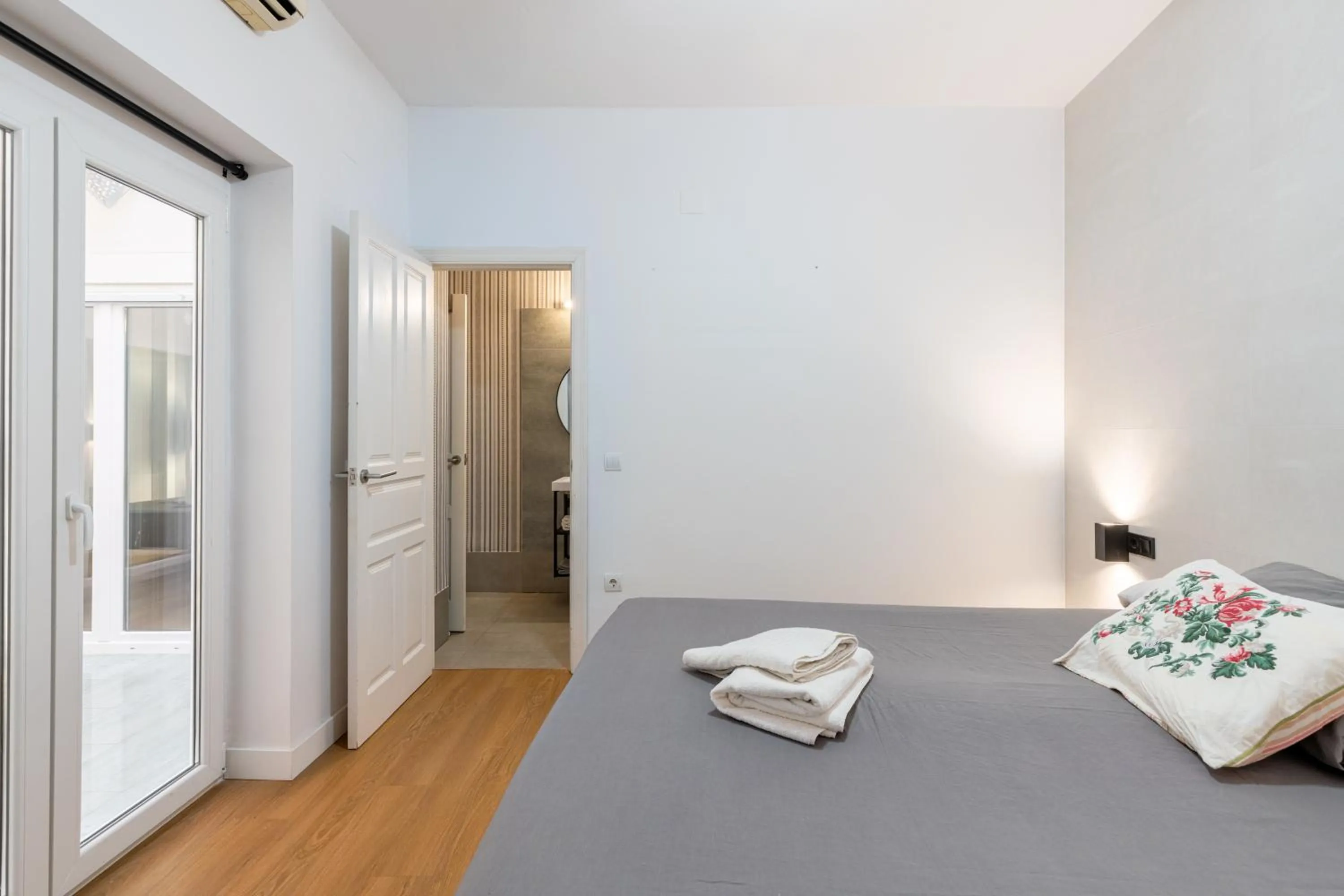 Bedroom, Bed in HOUSE SEVILLANA 6 habitaciones