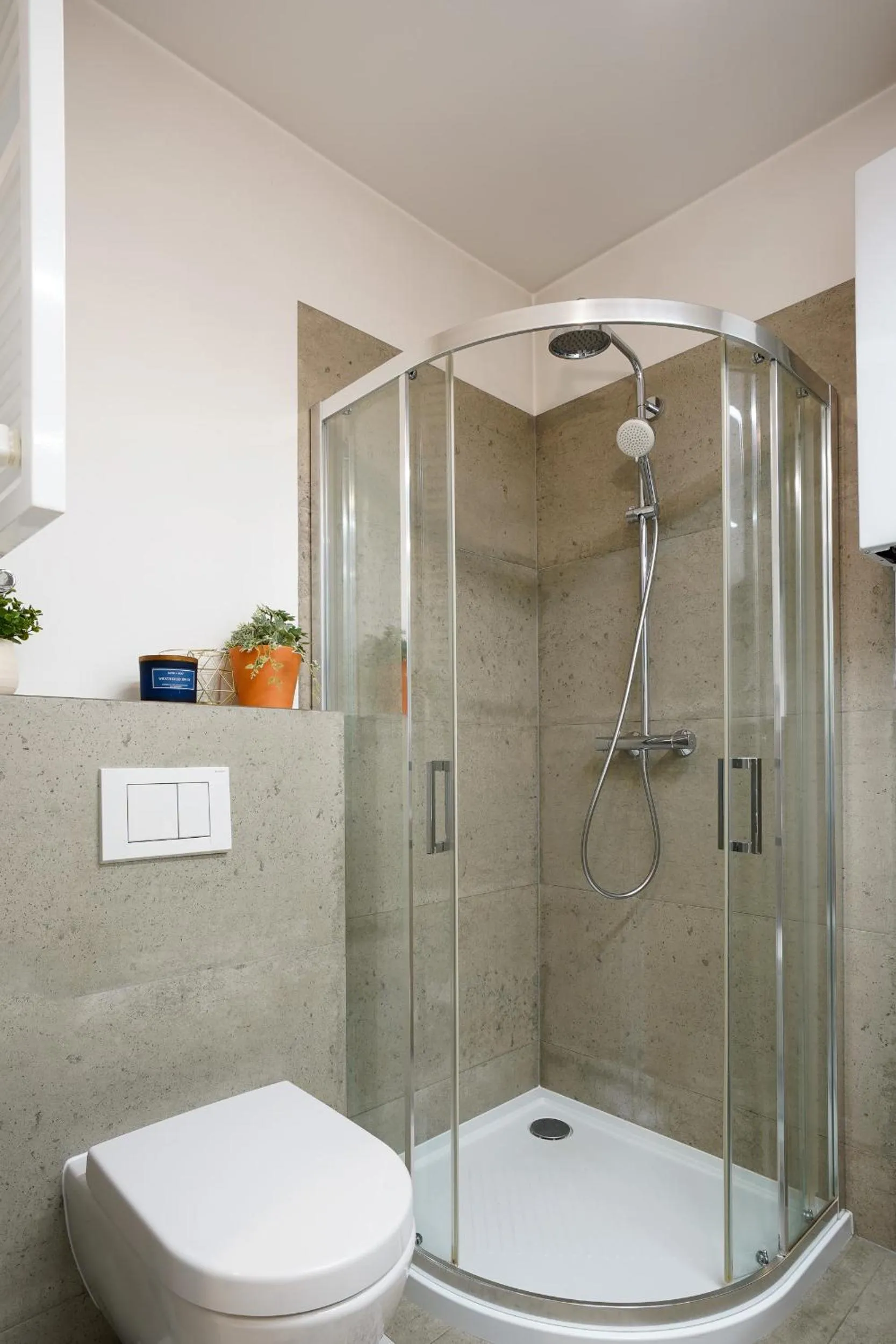 Shower in Avium Old Town Apartments
