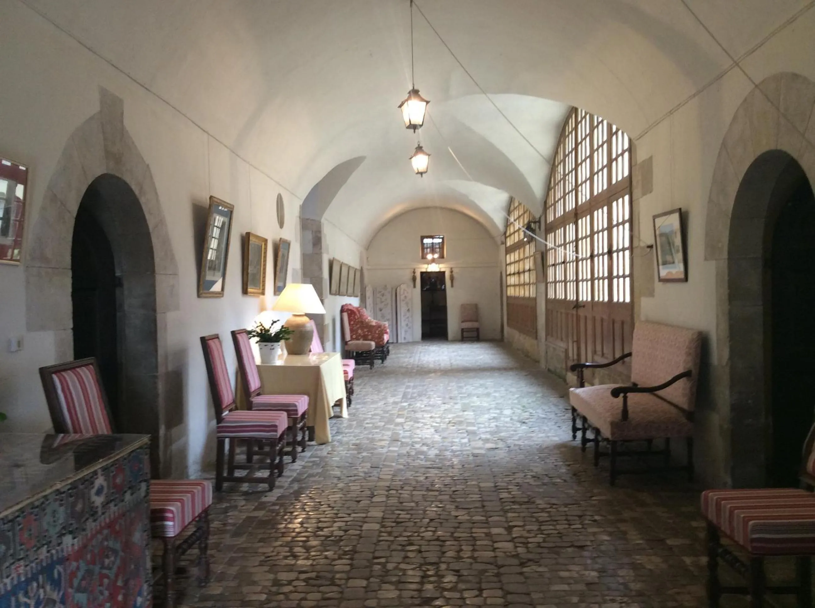 Facade/entrance in Château de Rousson