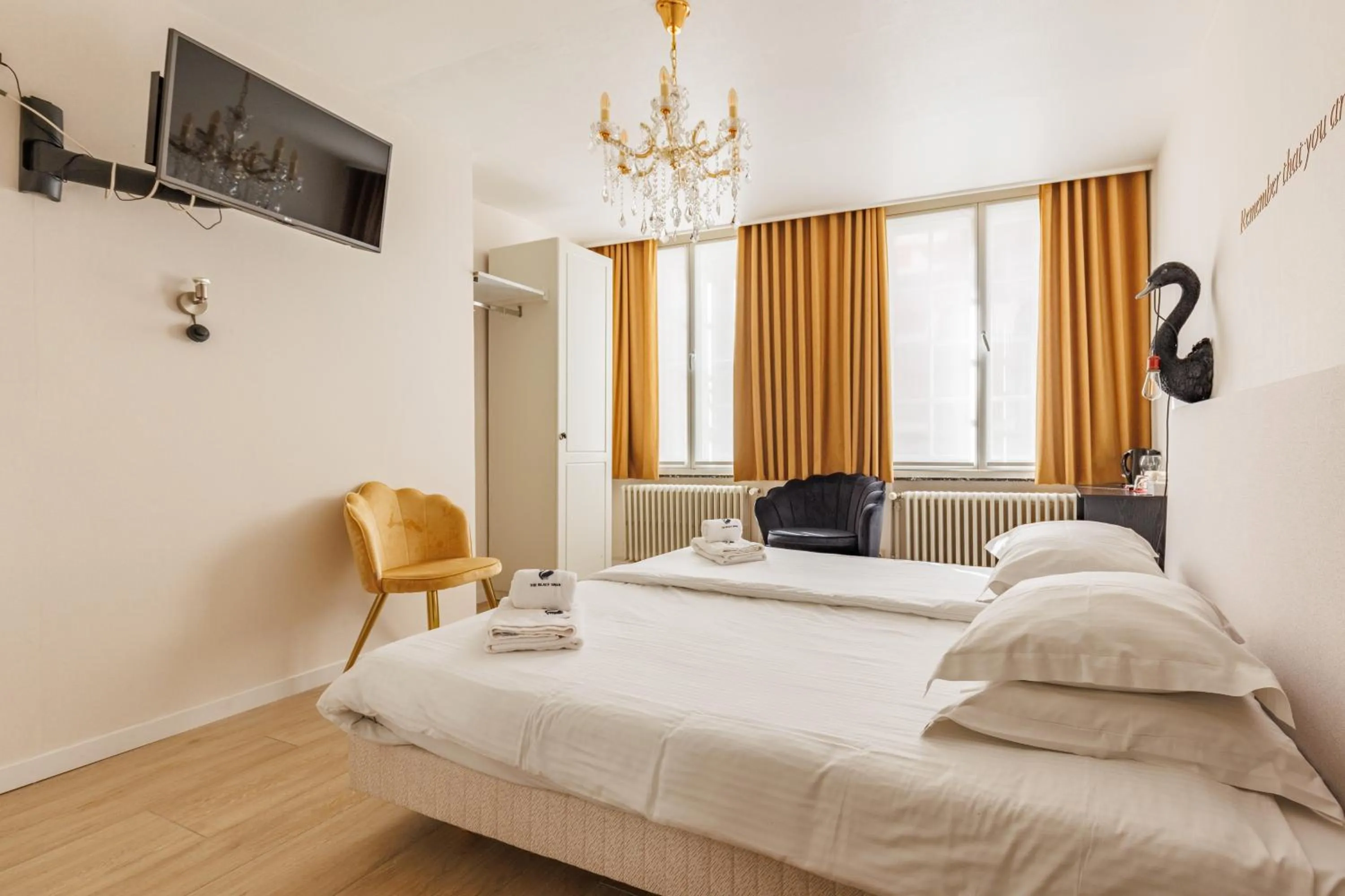 Bed in The Black Swan Hotel