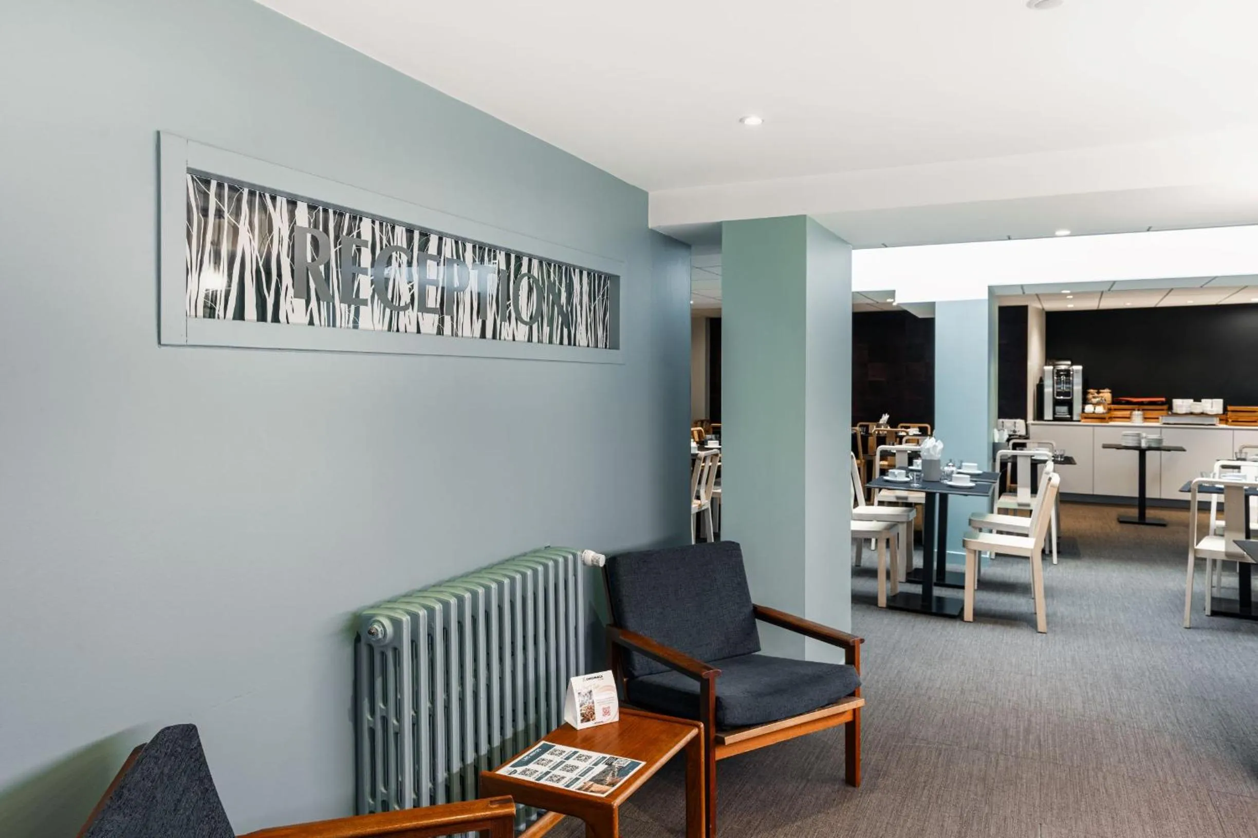 Lobby or reception in Hôtel du Château Dinan - Originals Boutique