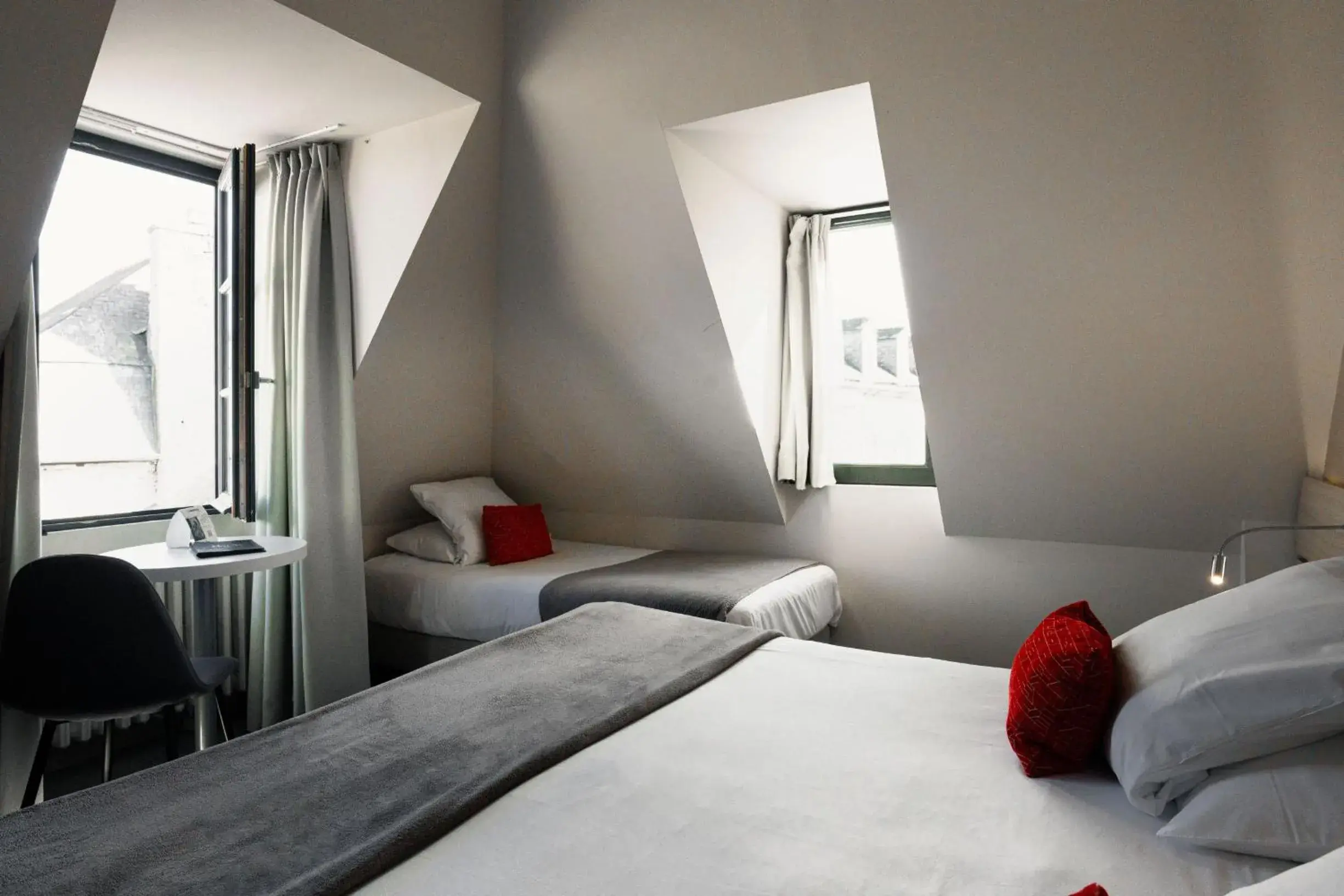 Bed in Hôtel du Château Dinan - Originals Boutique Bed in Hôtel du Château Dinan - Originals Boutique