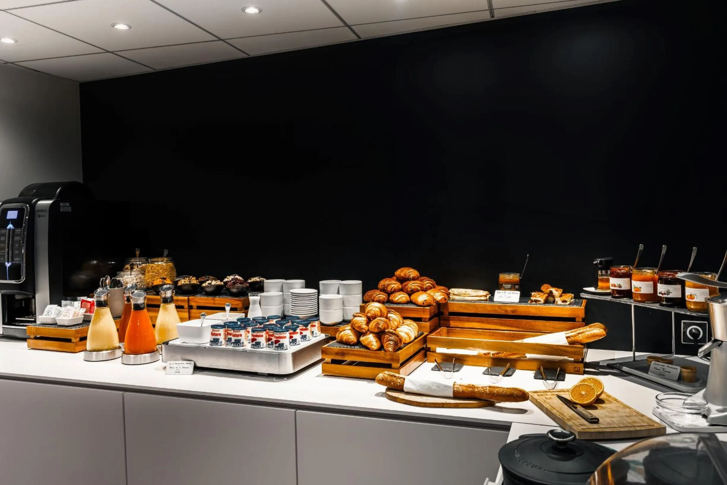 Buffet breakfast in Hôtel du Château Dinan - Originals Boutique