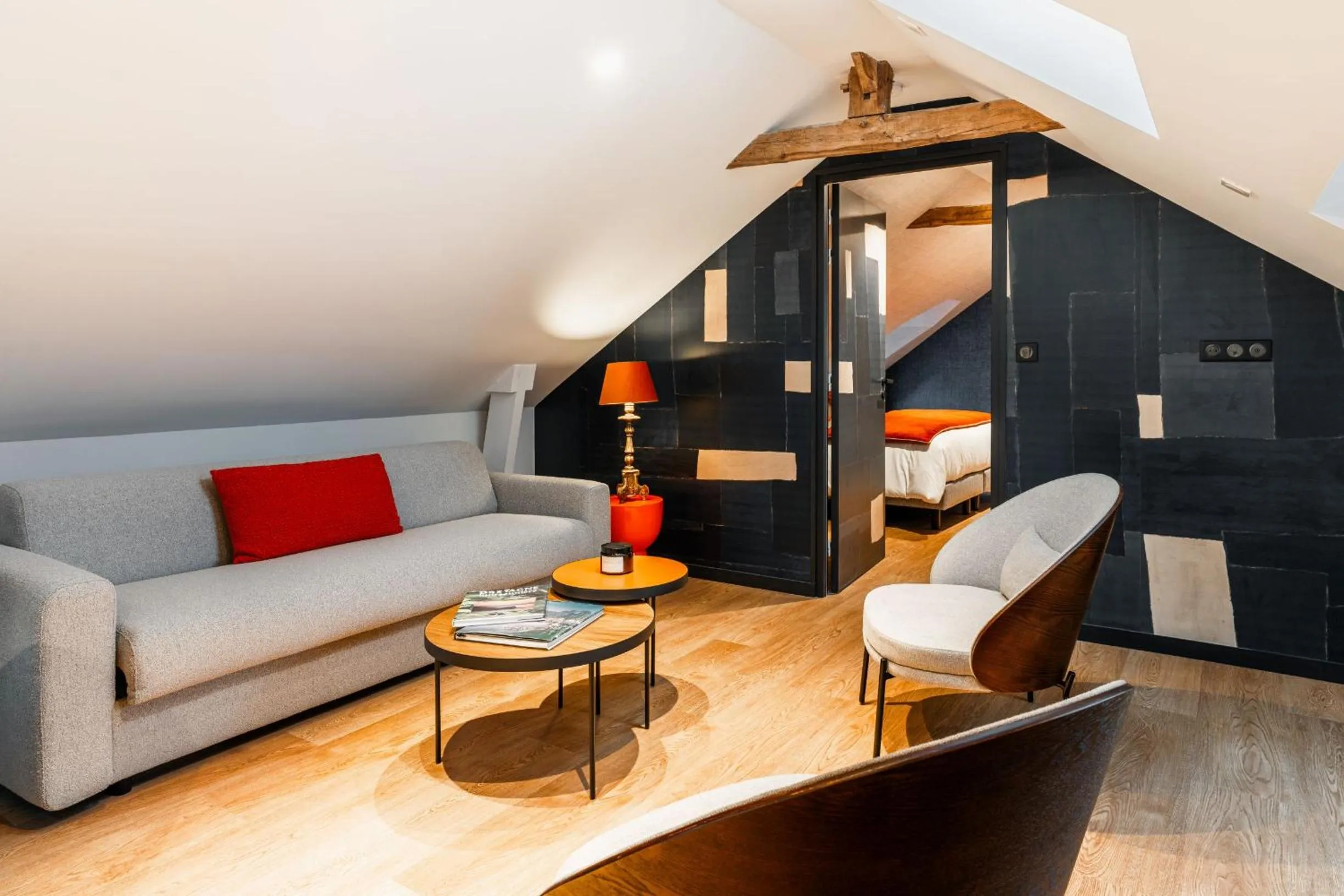 Seating area in Hôtel du Château Dinan - Originals Boutique