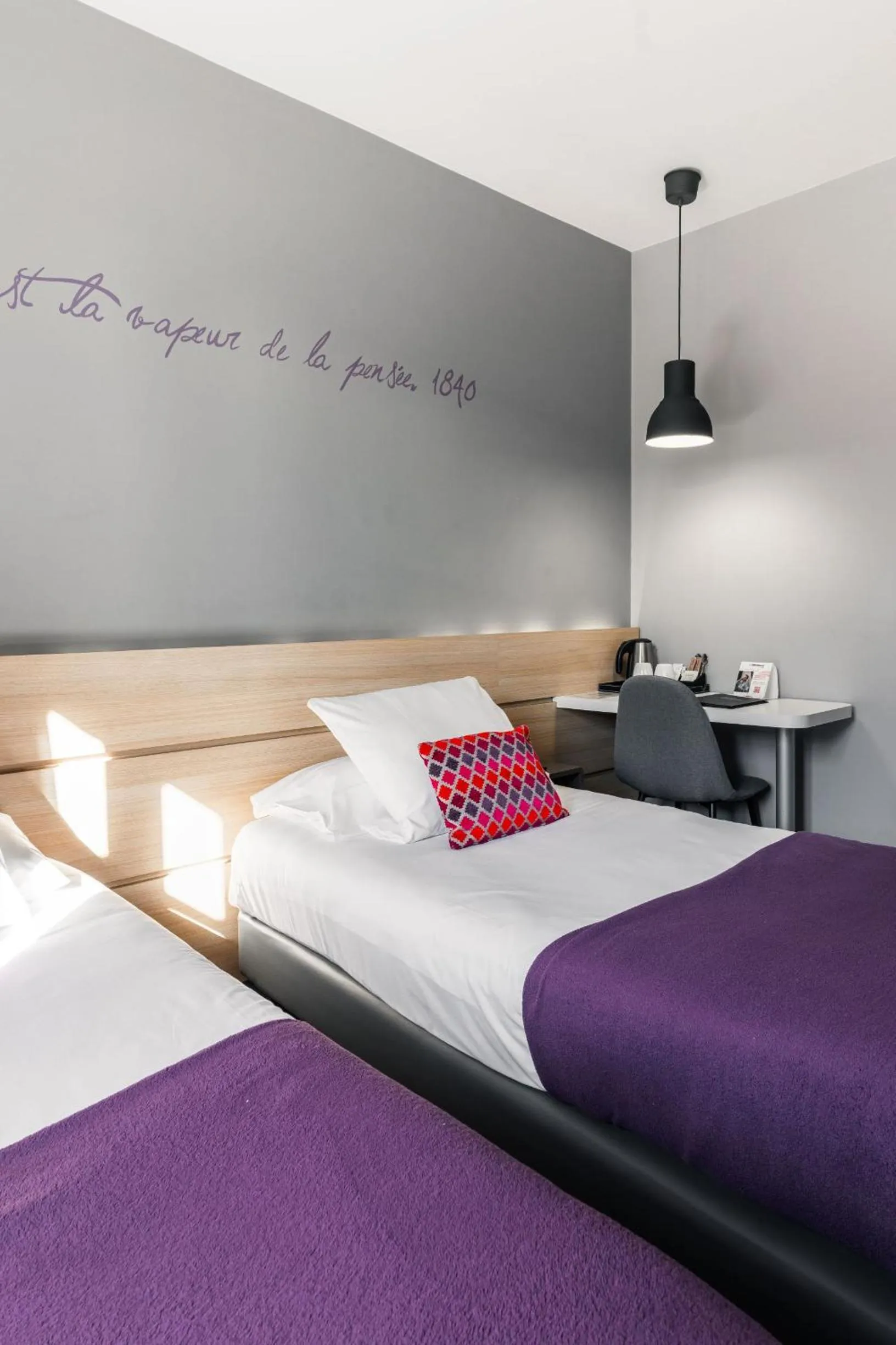 Bed in Hôtel du Château Dinan - Originals Boutique