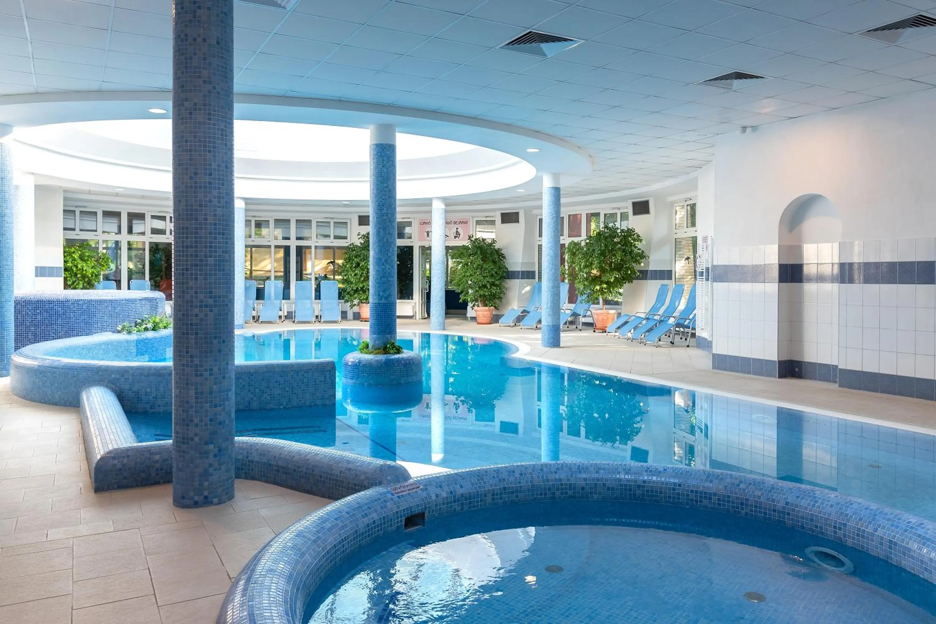 Swimming pool in Puchner Kastélyszálló