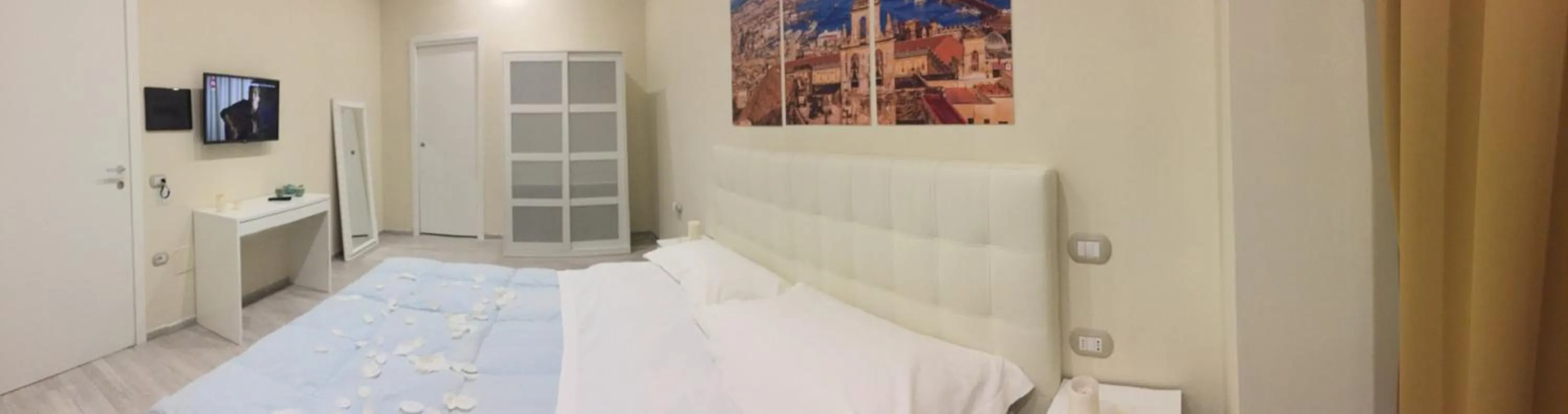 Photo of the whole room, Bed in Morra's Home