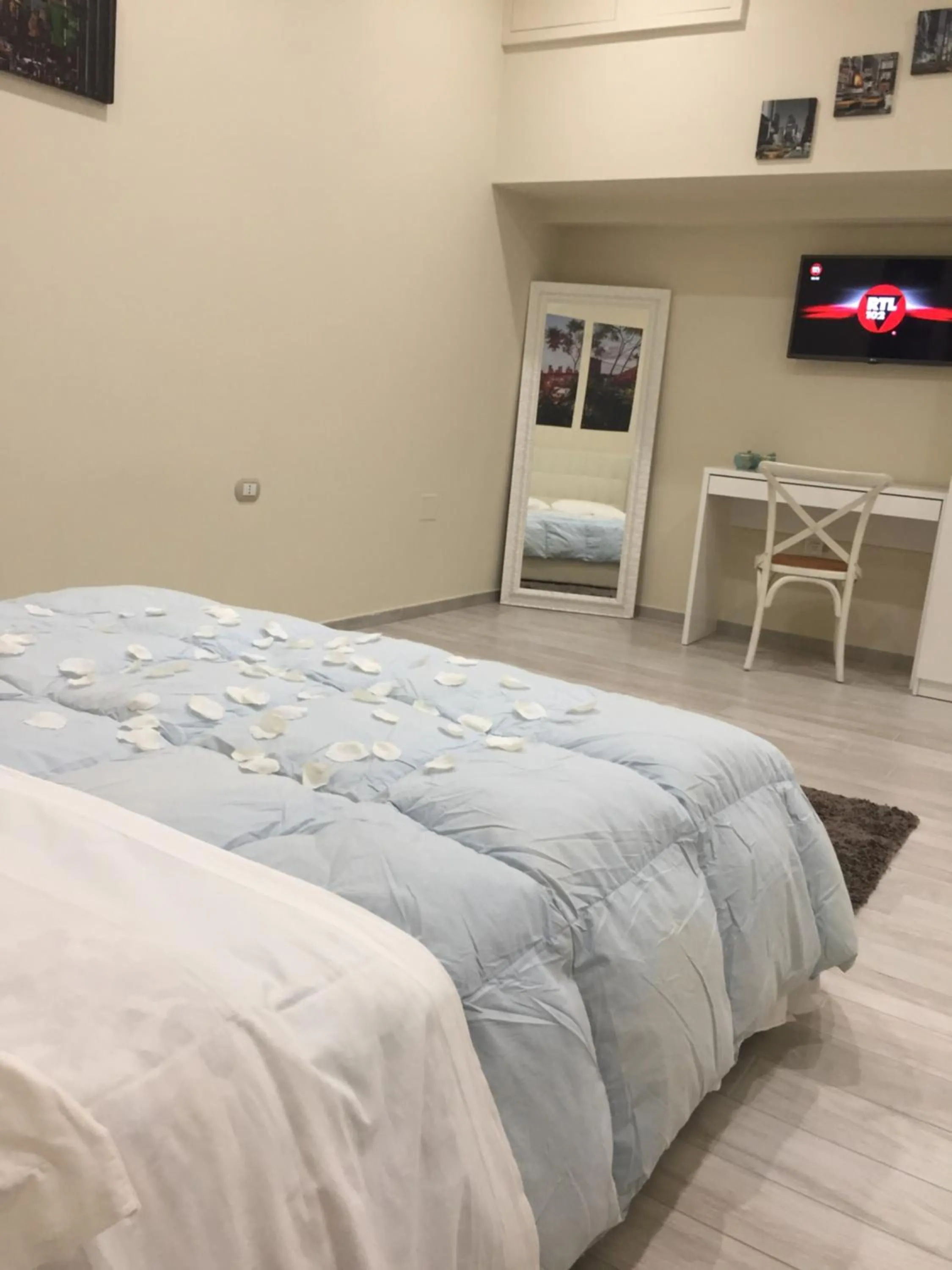 Photo of the whole room, Bed in Morra's Home