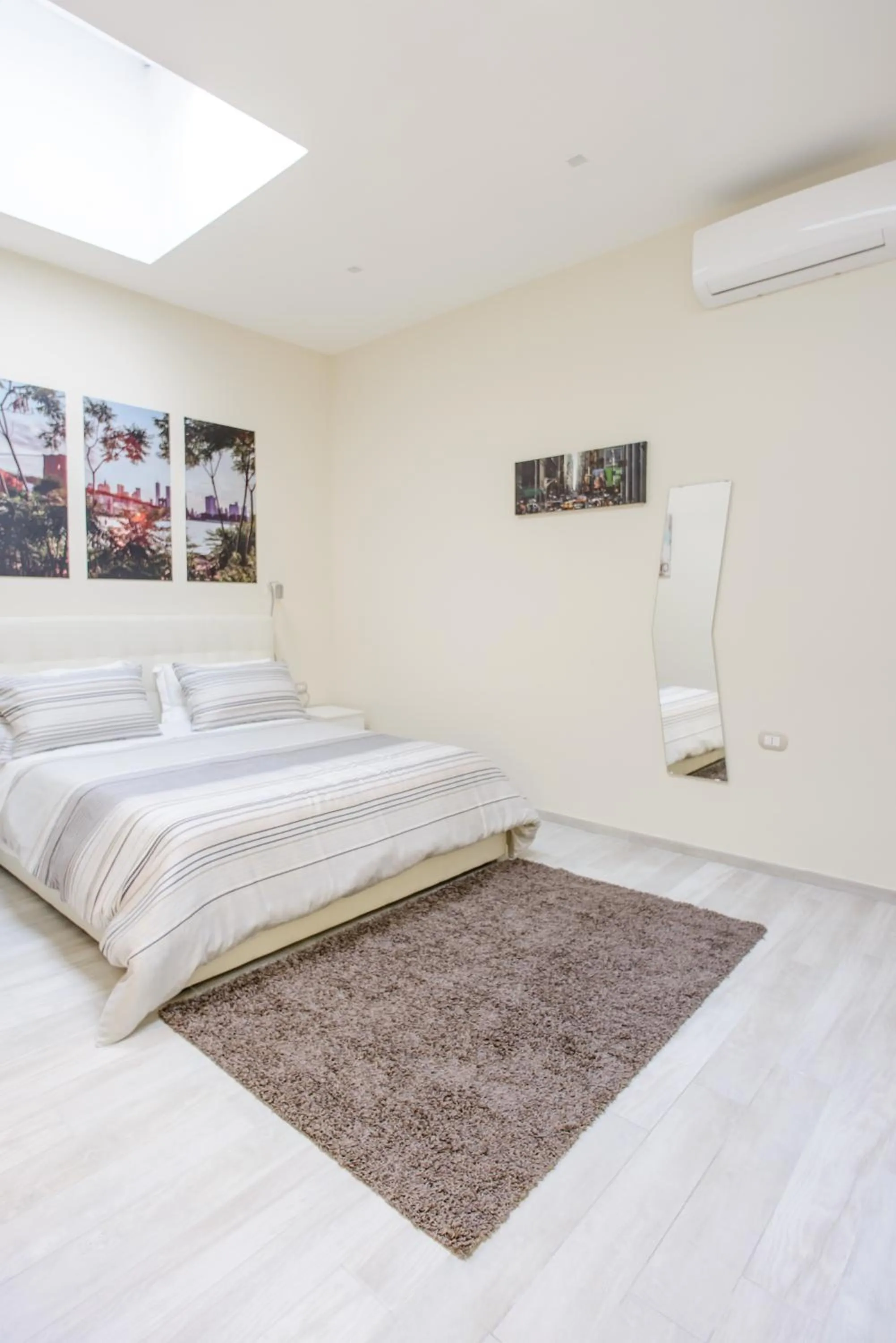 Photo of the whole room, Bed in Morra's Home