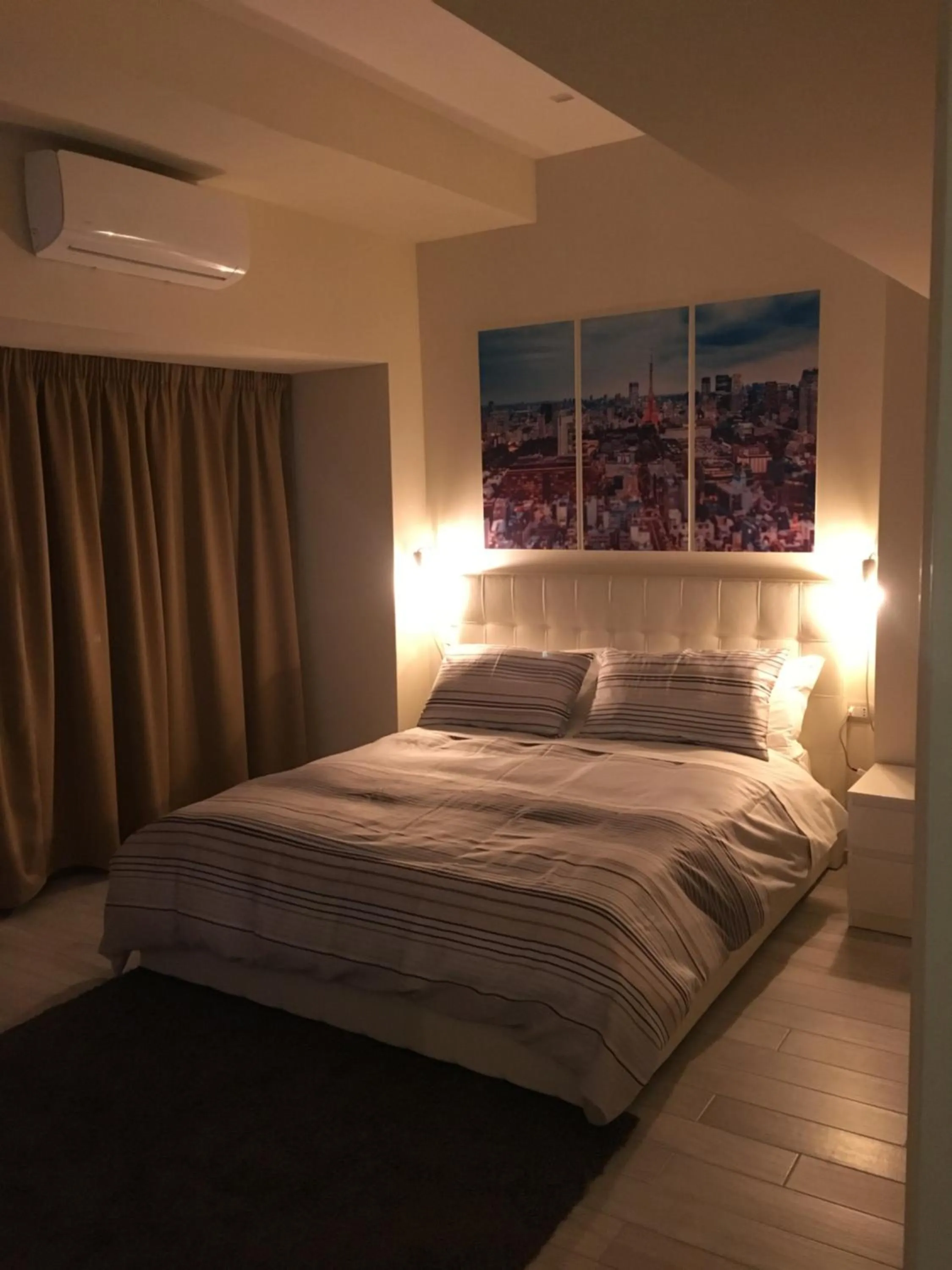 Photo of the whole room, Bed in Morra's Home