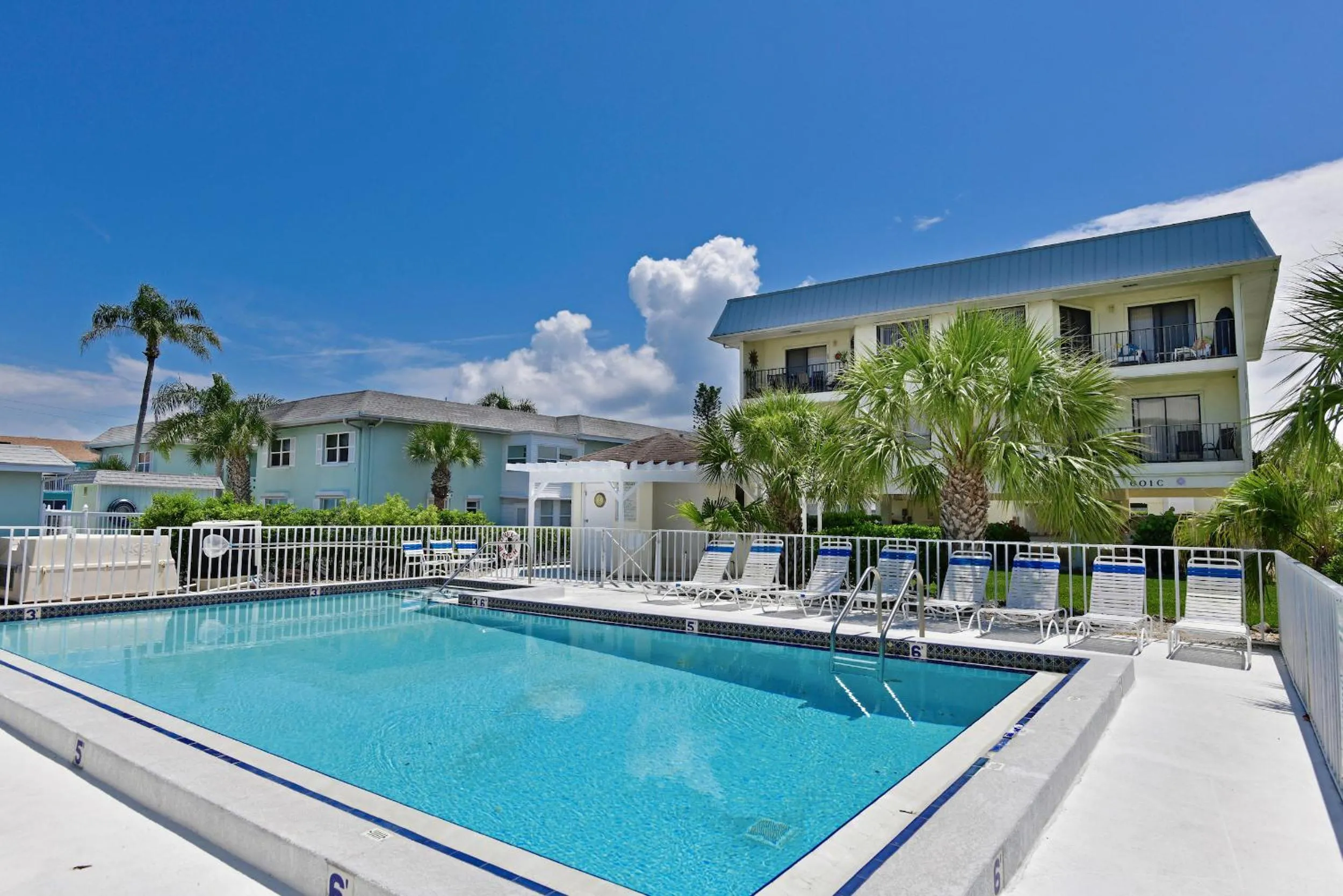 Property building in Anna Maria Island Beach Sands