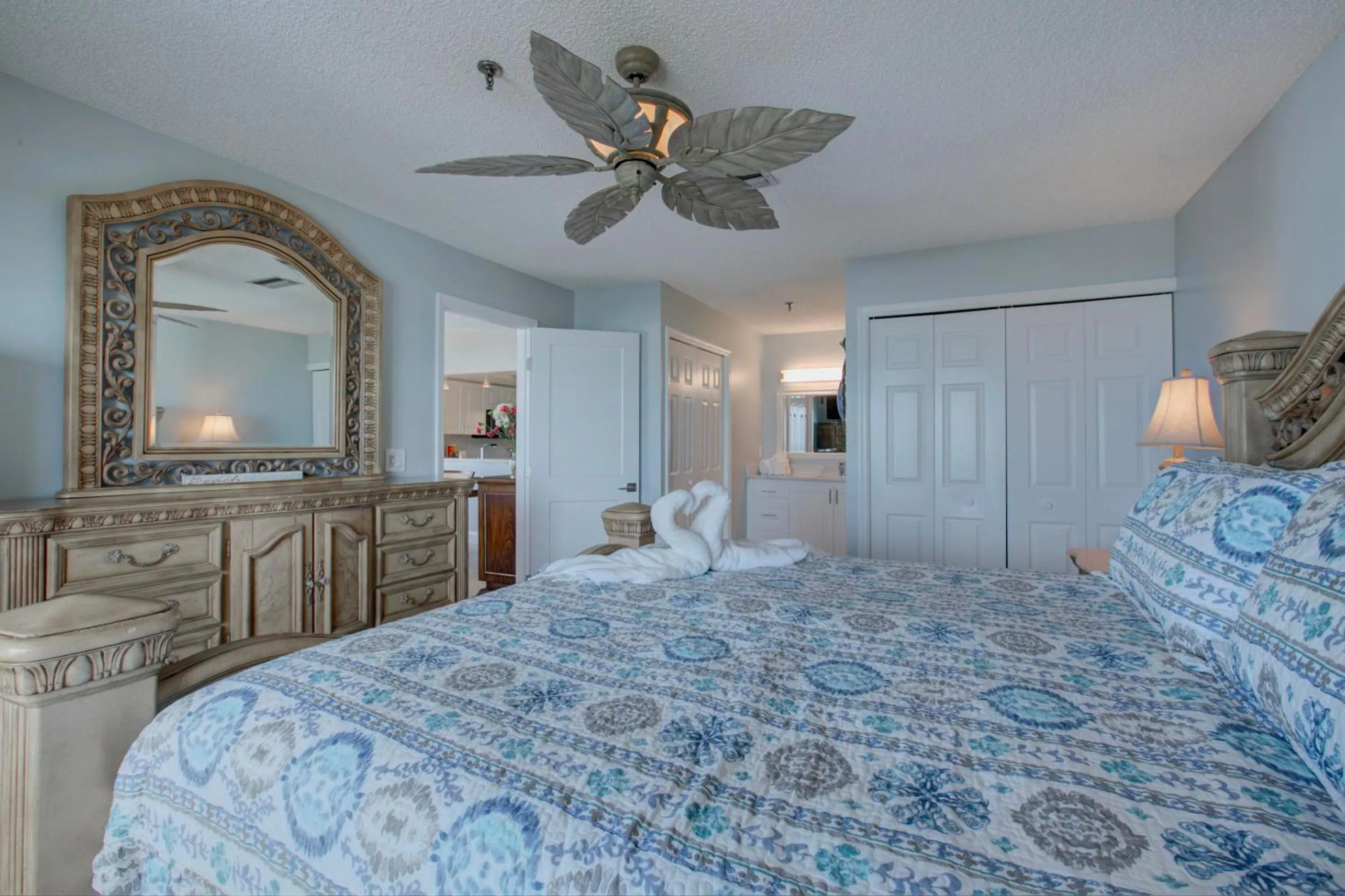 Property building, Bed in Anna Maria Island Beach Sands