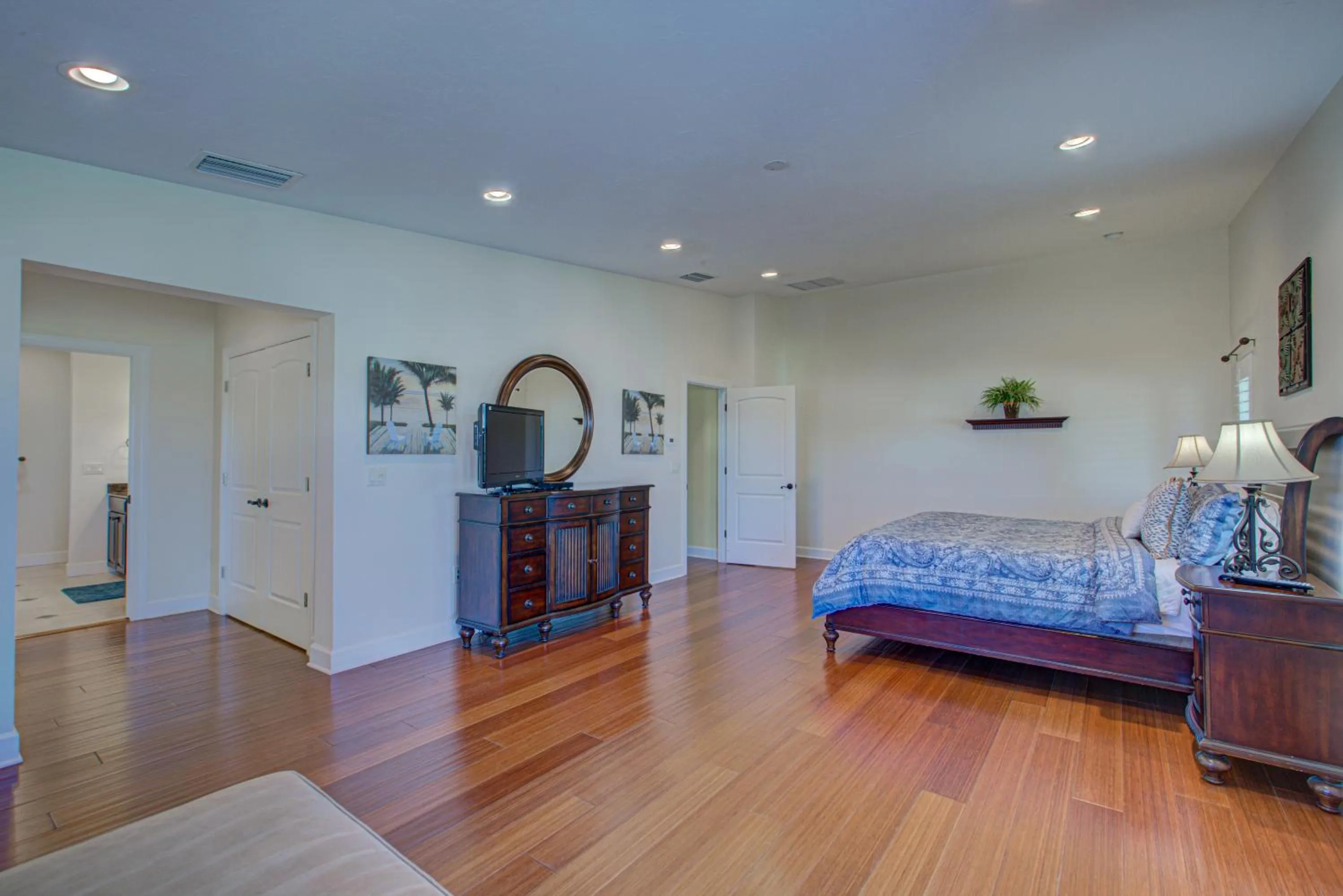 Property building, Bed in Anna Maria Island Beach Palace