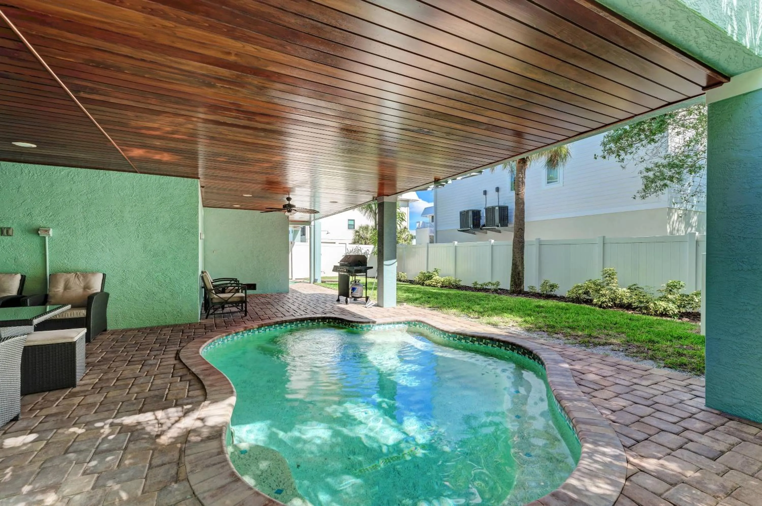 Property building in Anna Maria Island Beach Palace