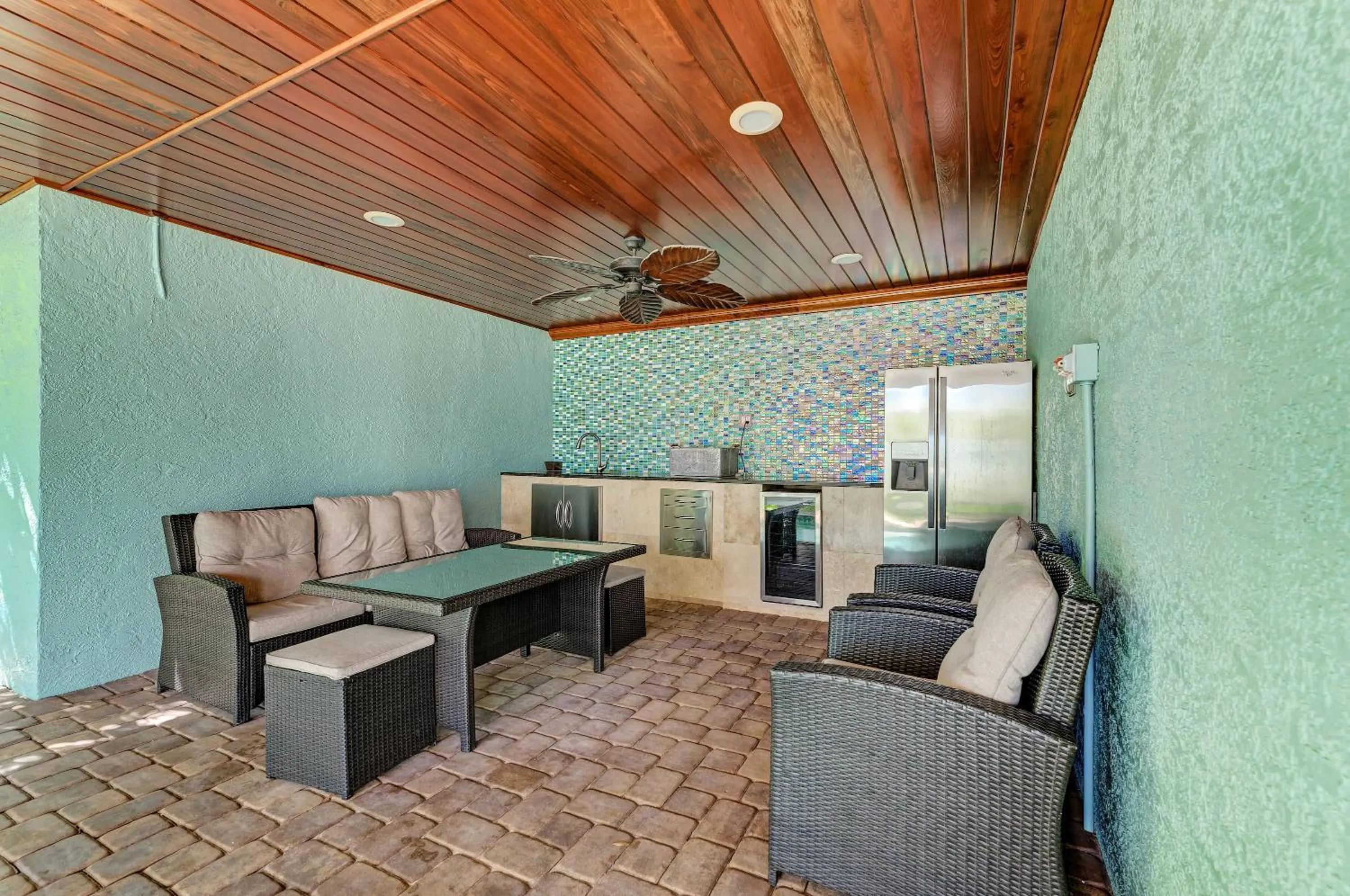 Property building in Anna Maria Island Beach Palace