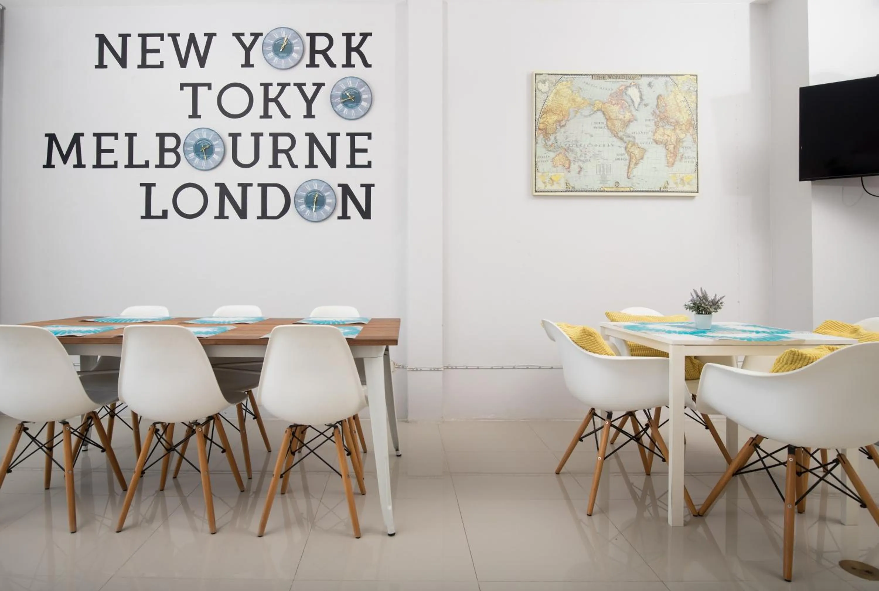 Restaurant/places to eat in DKaYa Hostel