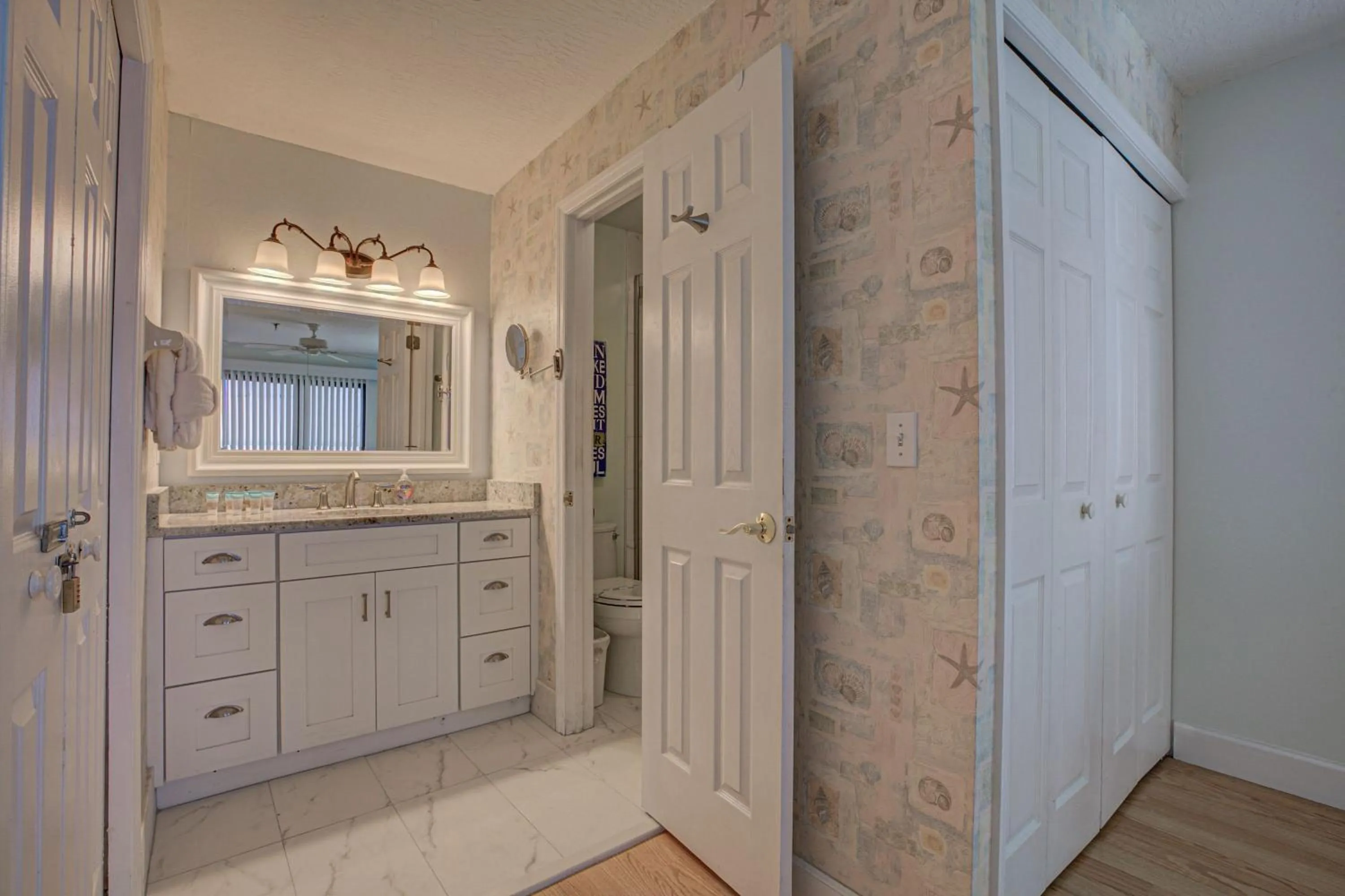 Property building in Anna Maria Island Beach Sands 101