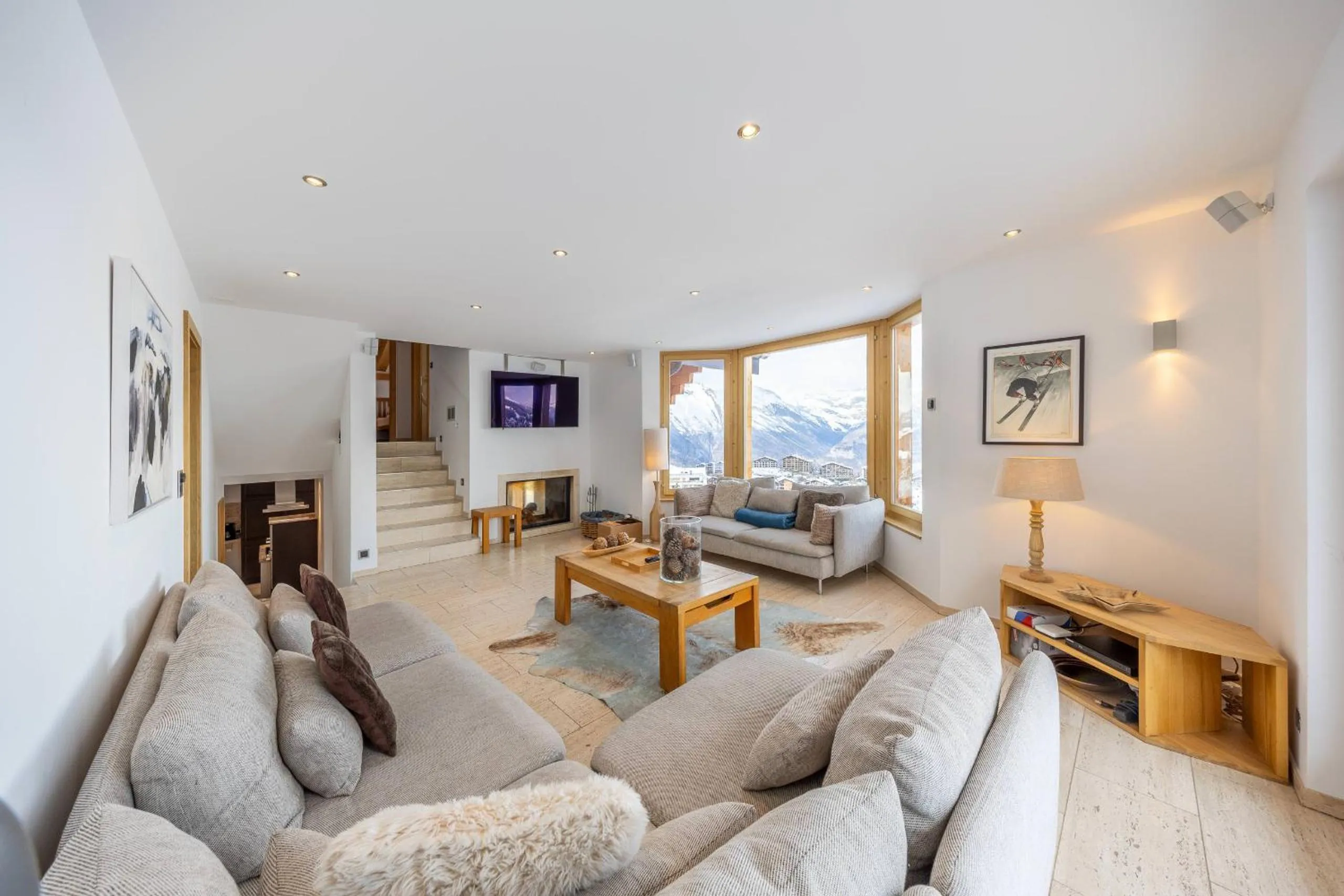 Communal lounge/ TV room in Chalet Enchanteur