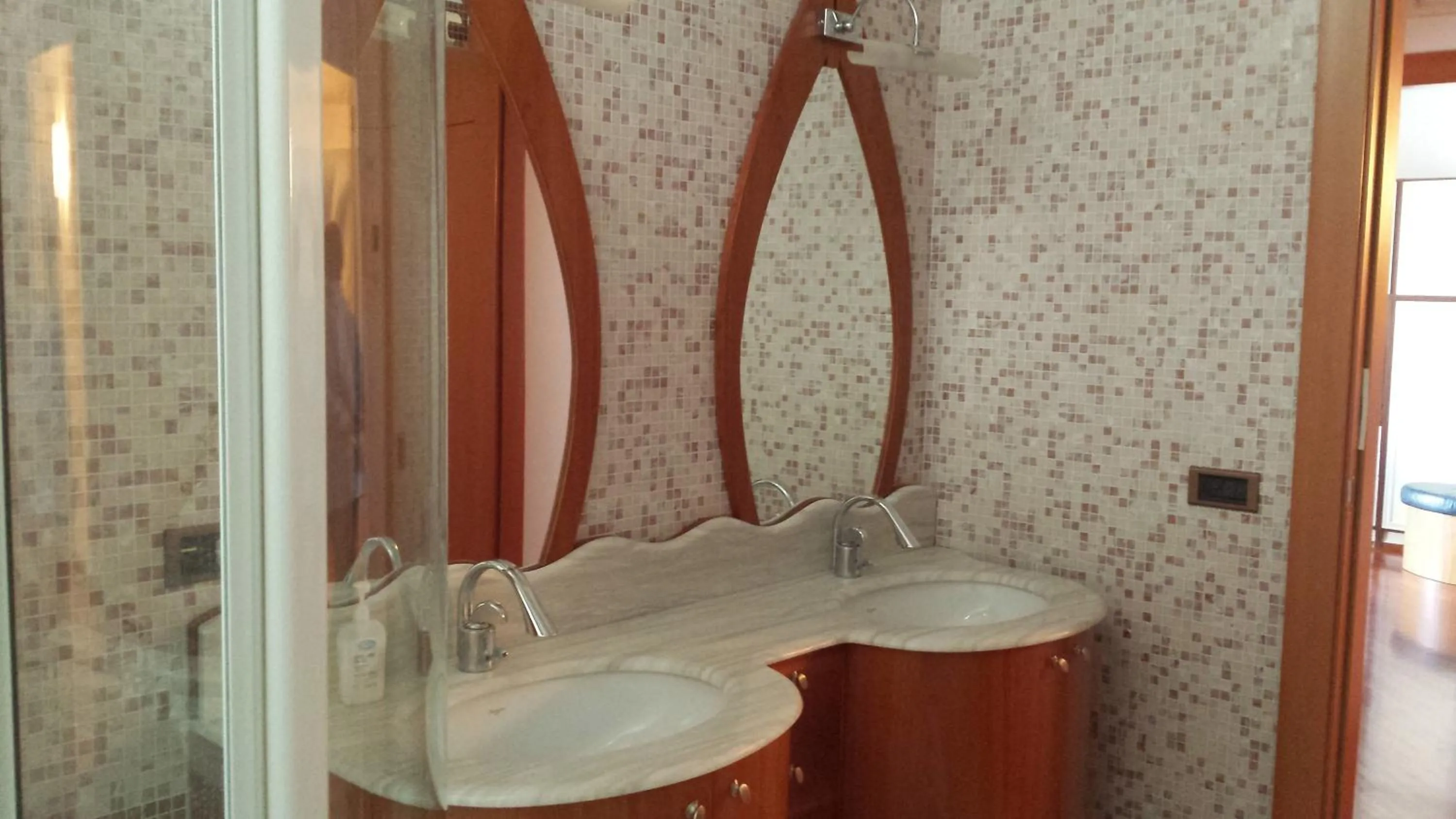 Bathroom in Rosej Bed & Breakfast Putignano