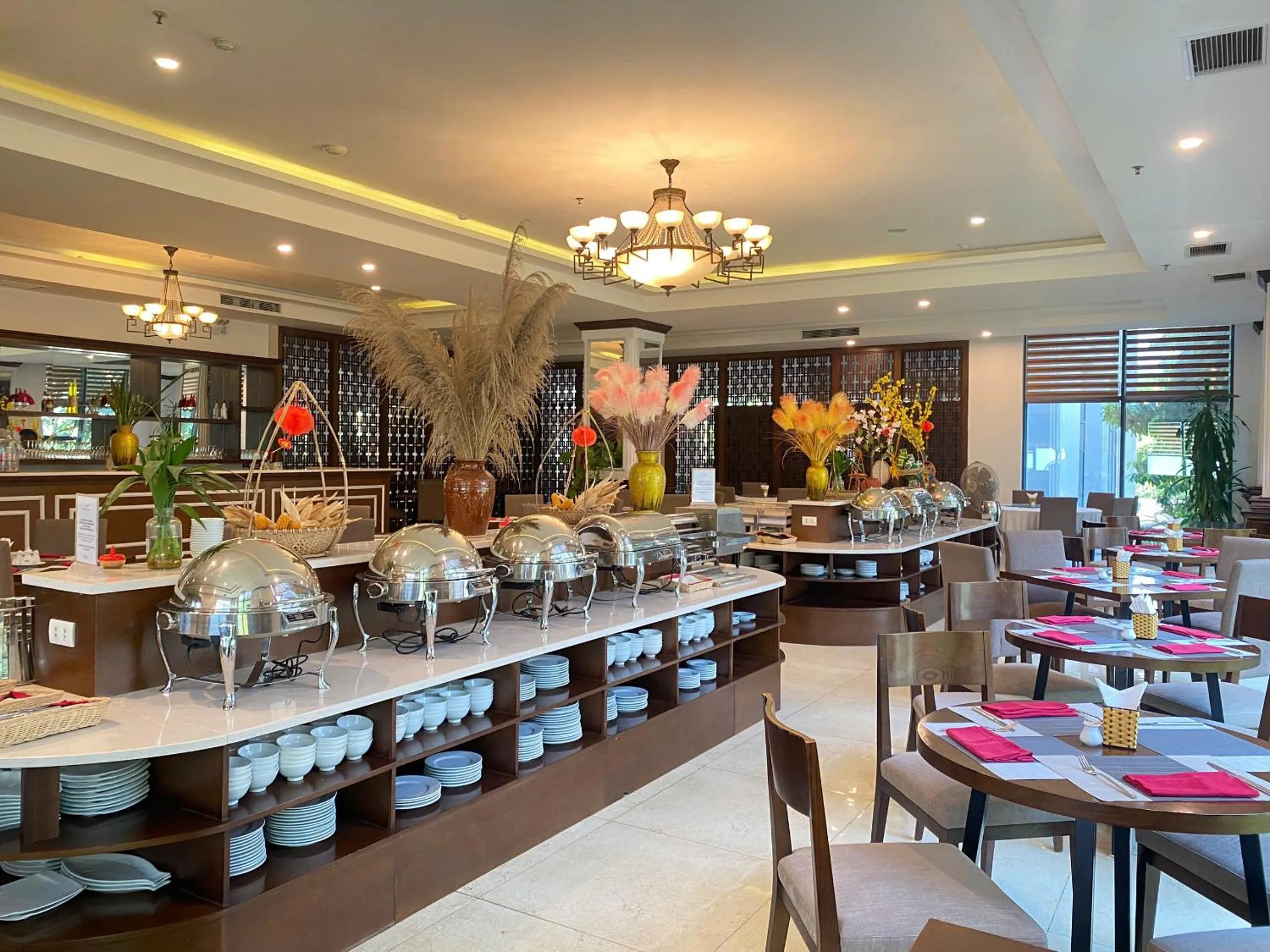 Dining area in Muong Thanh Holiday Con Cuong