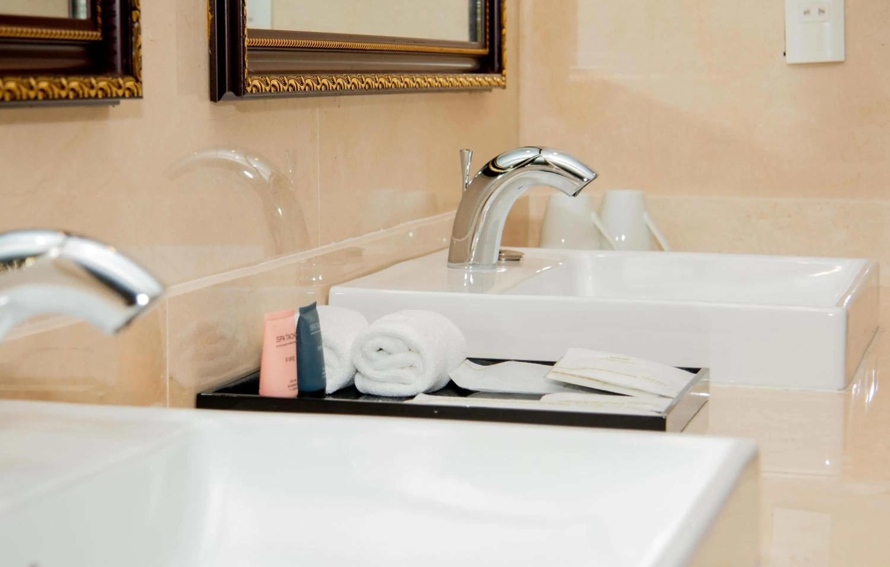 Shower in Muong Thanh Holiday Con Cuong