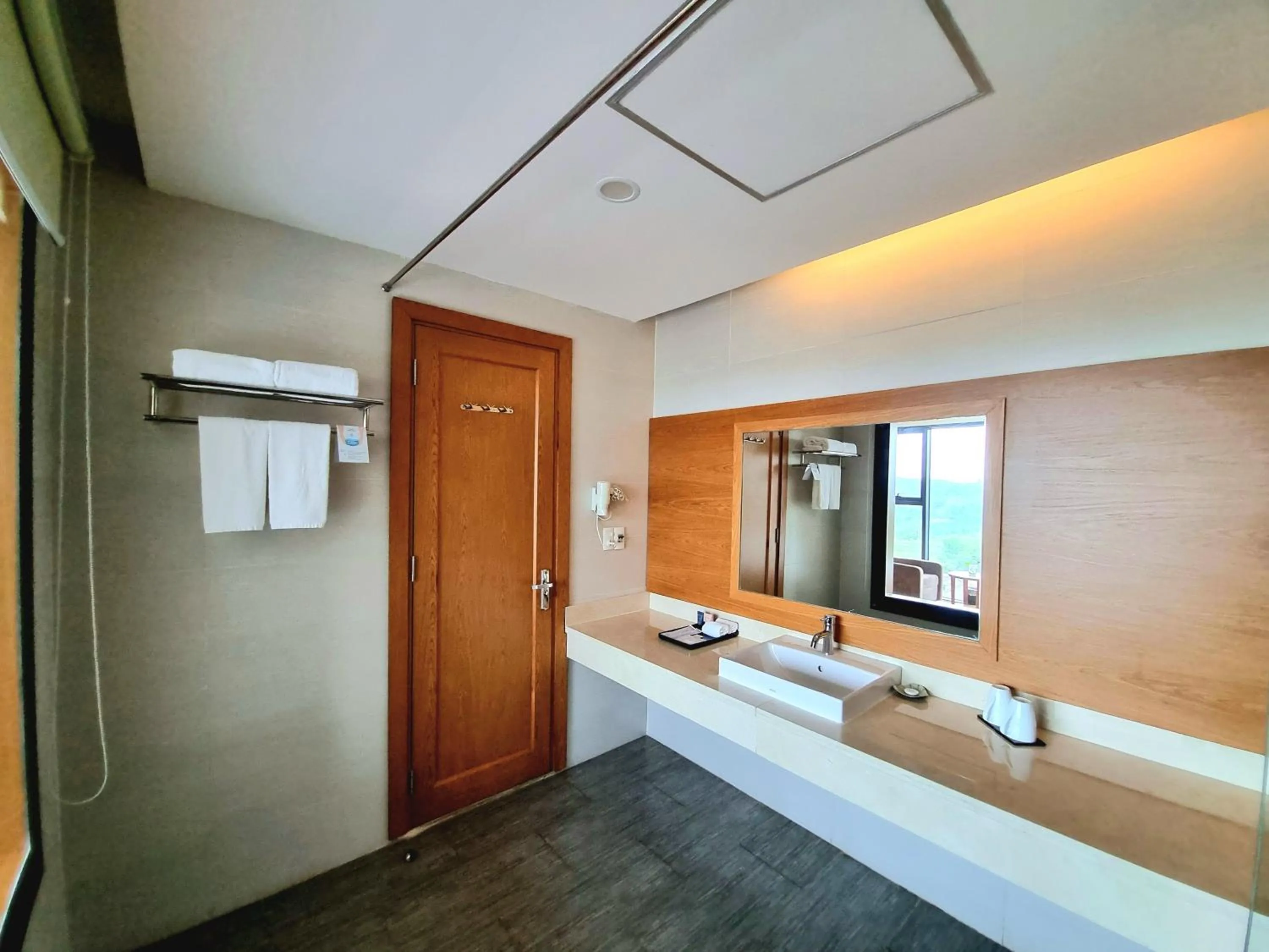 Bathroom in Muong Thanh Holiday Con Cuong