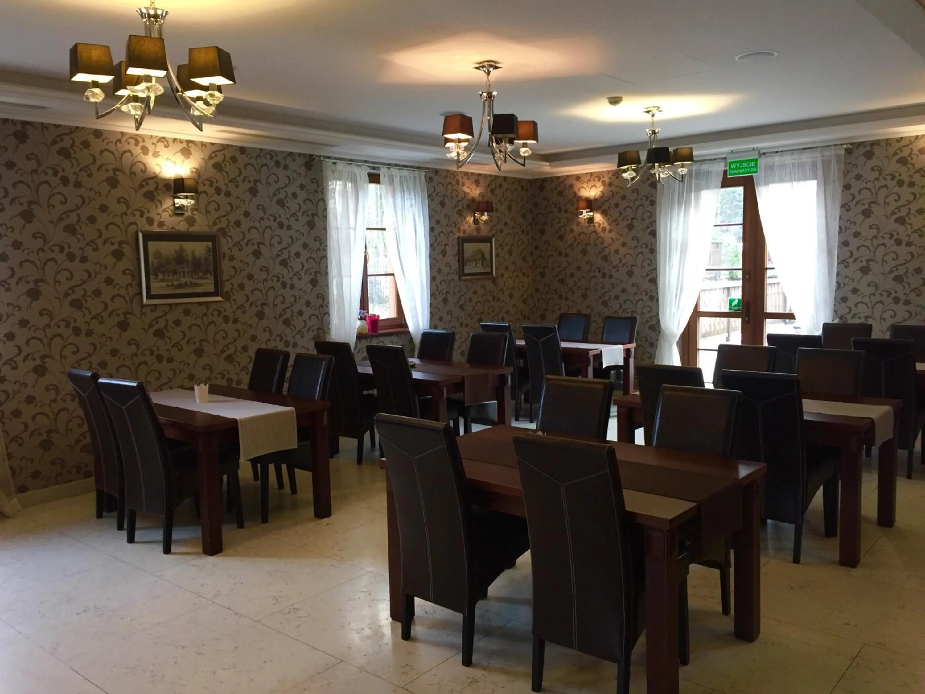 Restaurant/places to eat in Villa Aurelia