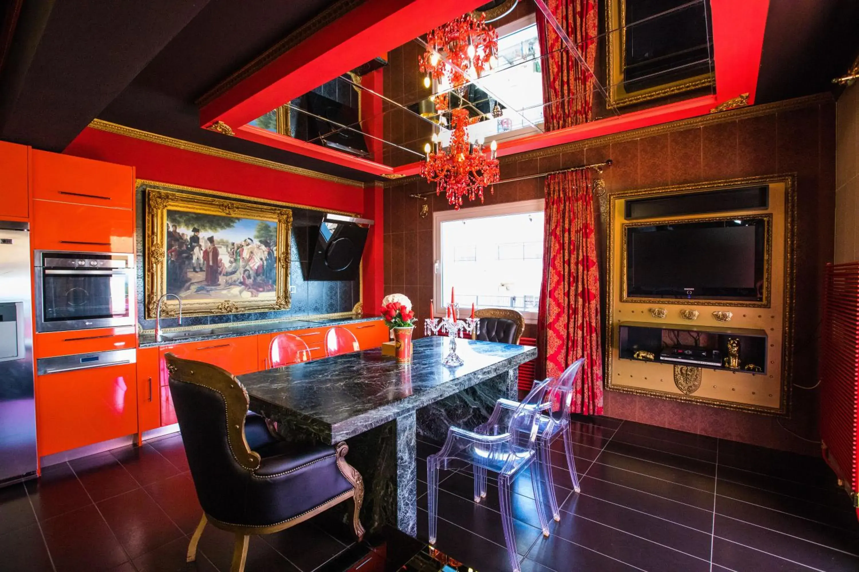 LUXURY SUITES - free parking LUXURY SUITES - free parking