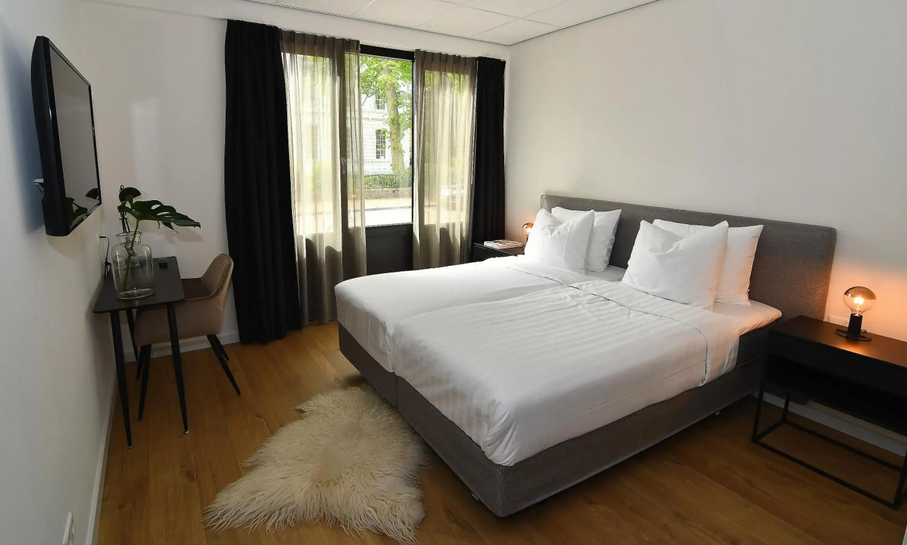 Deluxe Double Room with Bath in Hotel Brasserie de Kaai Deluxe Double Room with Bath in Hotel Brasserie de Kaai