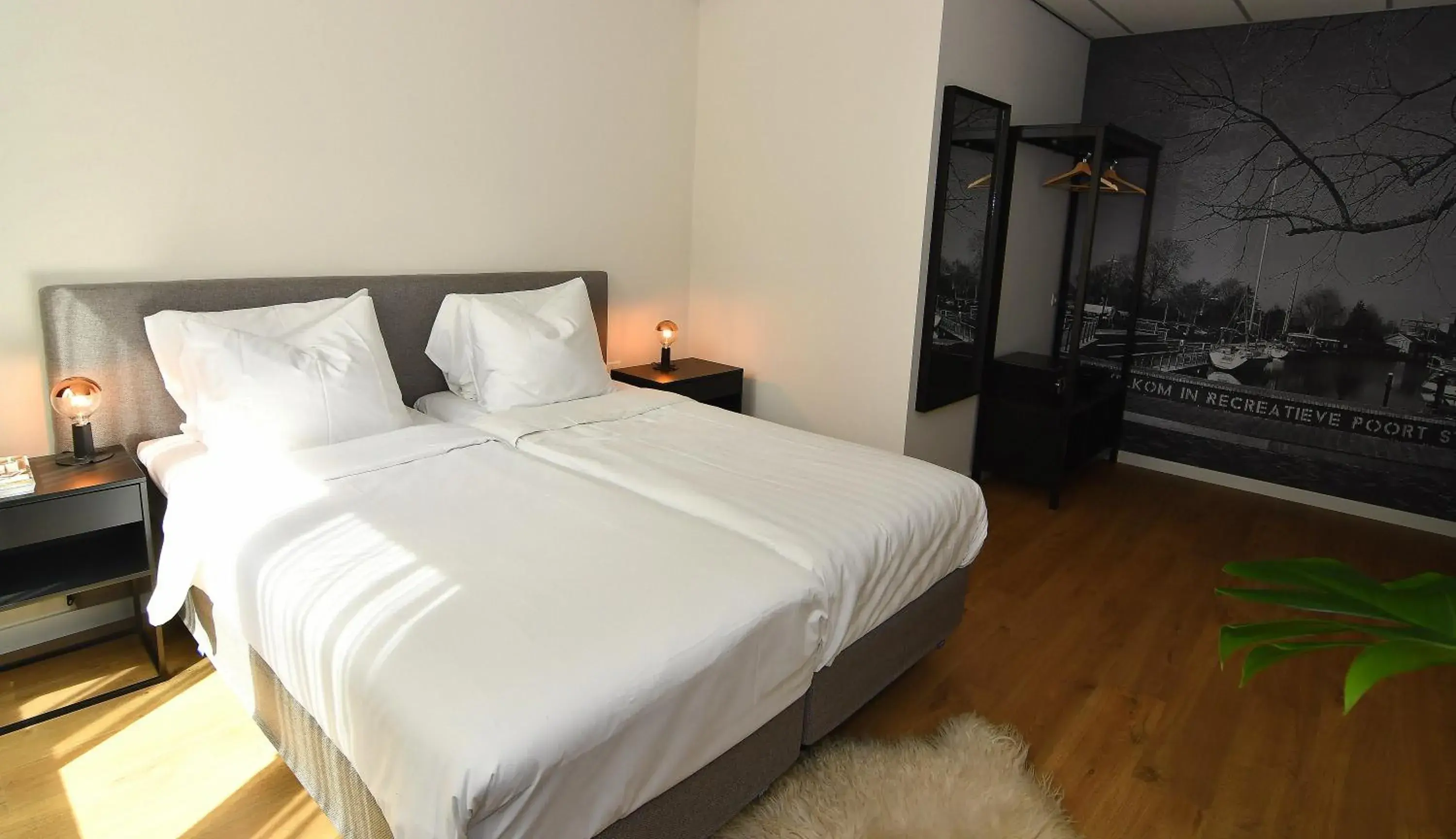 Deluxe Double Room with Shower in Hotel Brasserie de Kaai Deluxe Double Room with Shower in Hotel Brasserie de Kaai