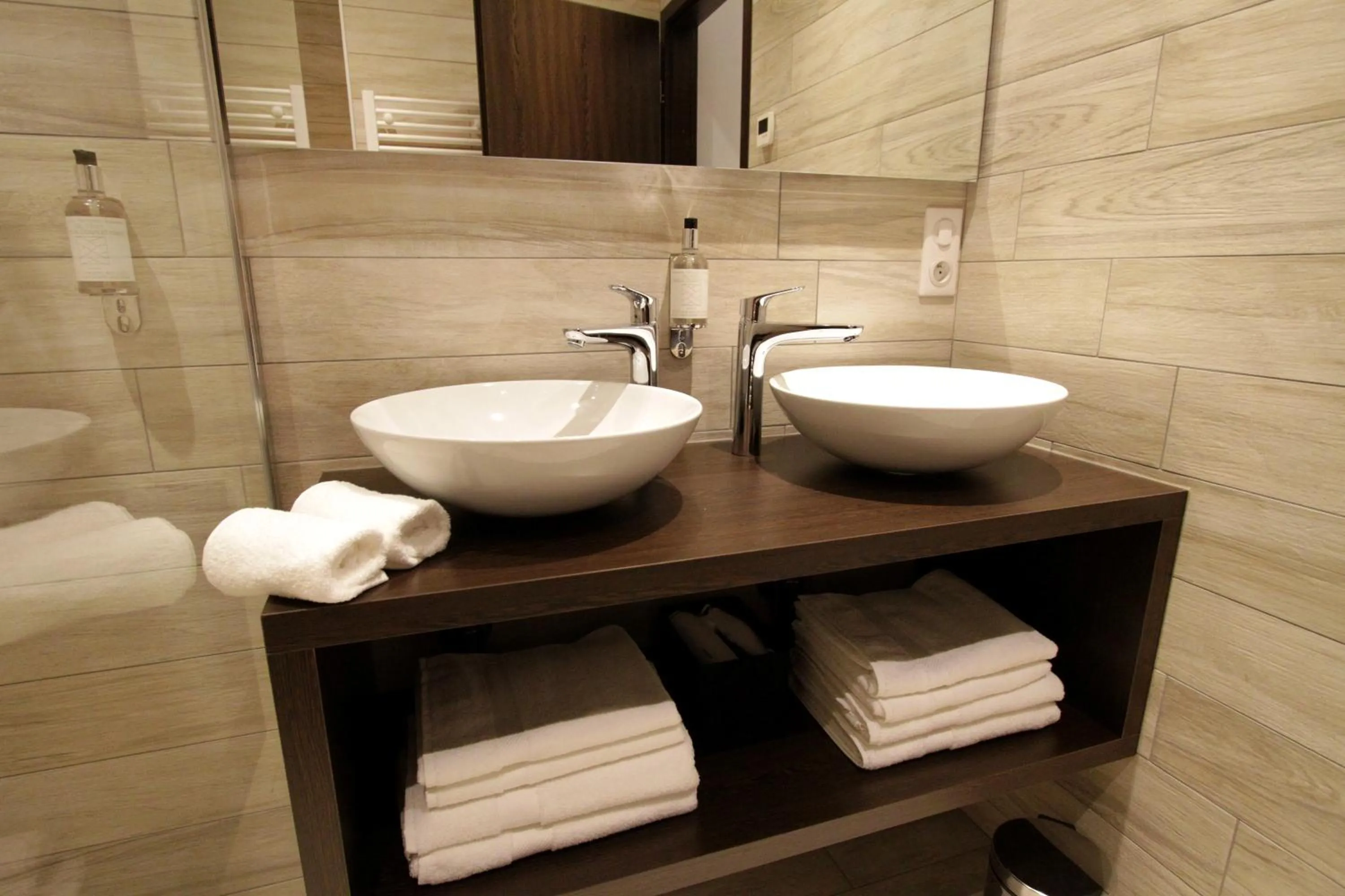 Shower in Le Moulin d'Oscar & Spa - Mulhouse Nord