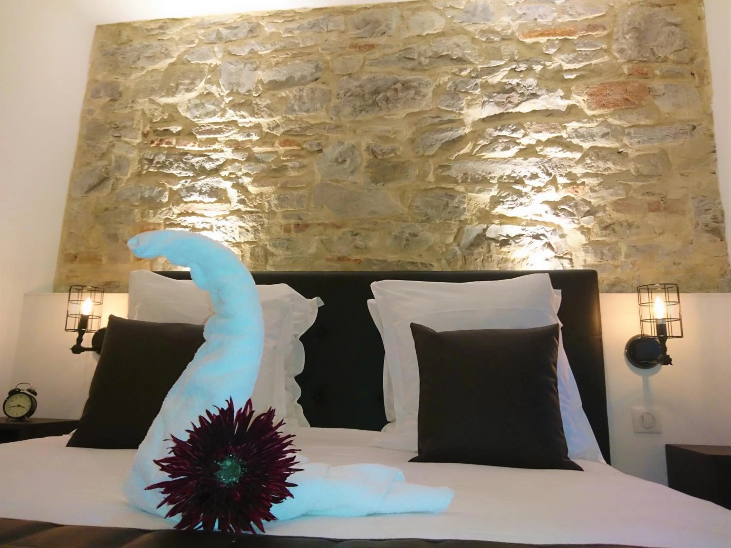 Decorative detail, Bed in Le Moulin d'Oscar & Spa - Mulhouse Nord