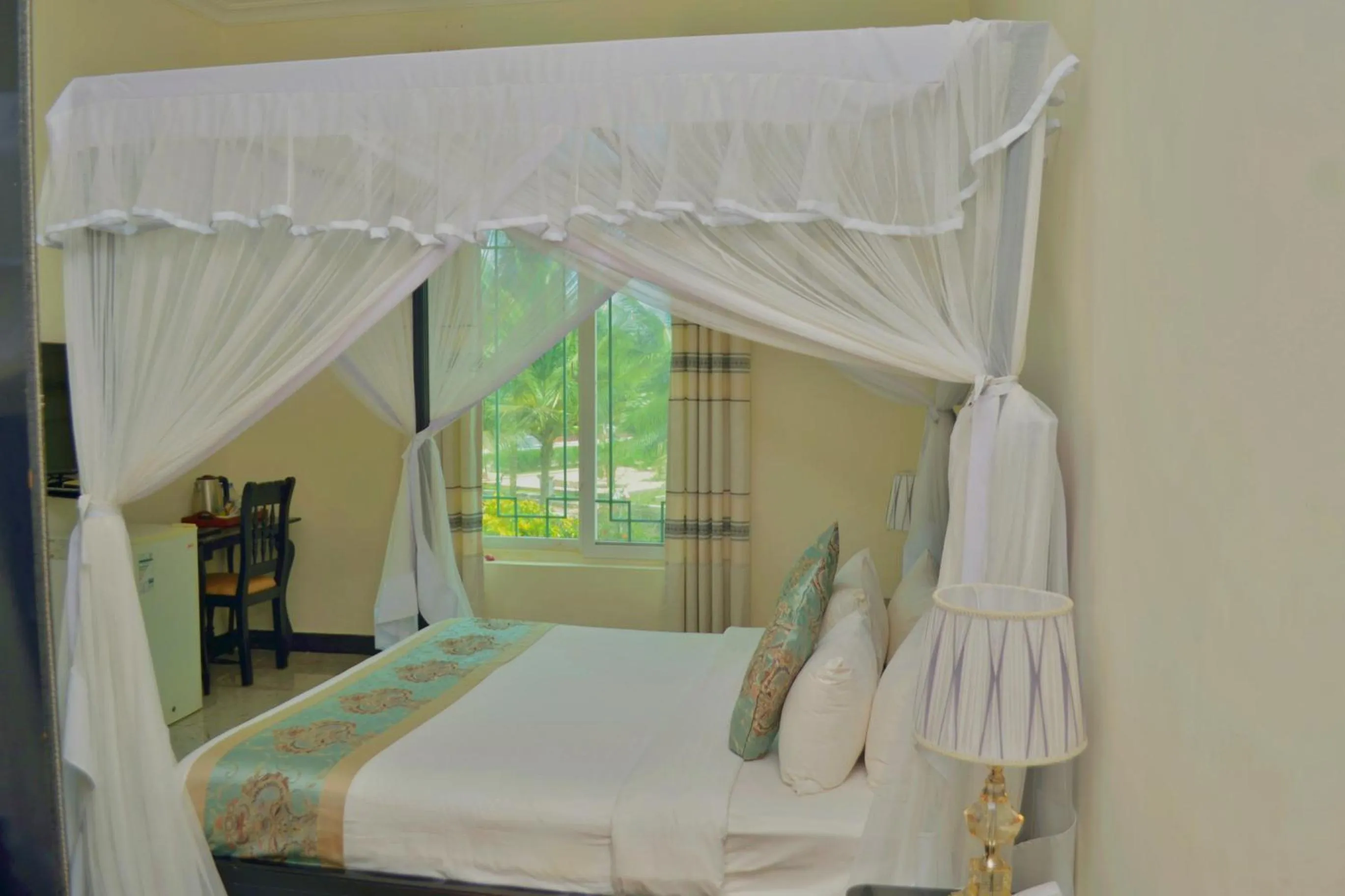 Photo of the whole room, Bed in Royal Cliff Zanzibar