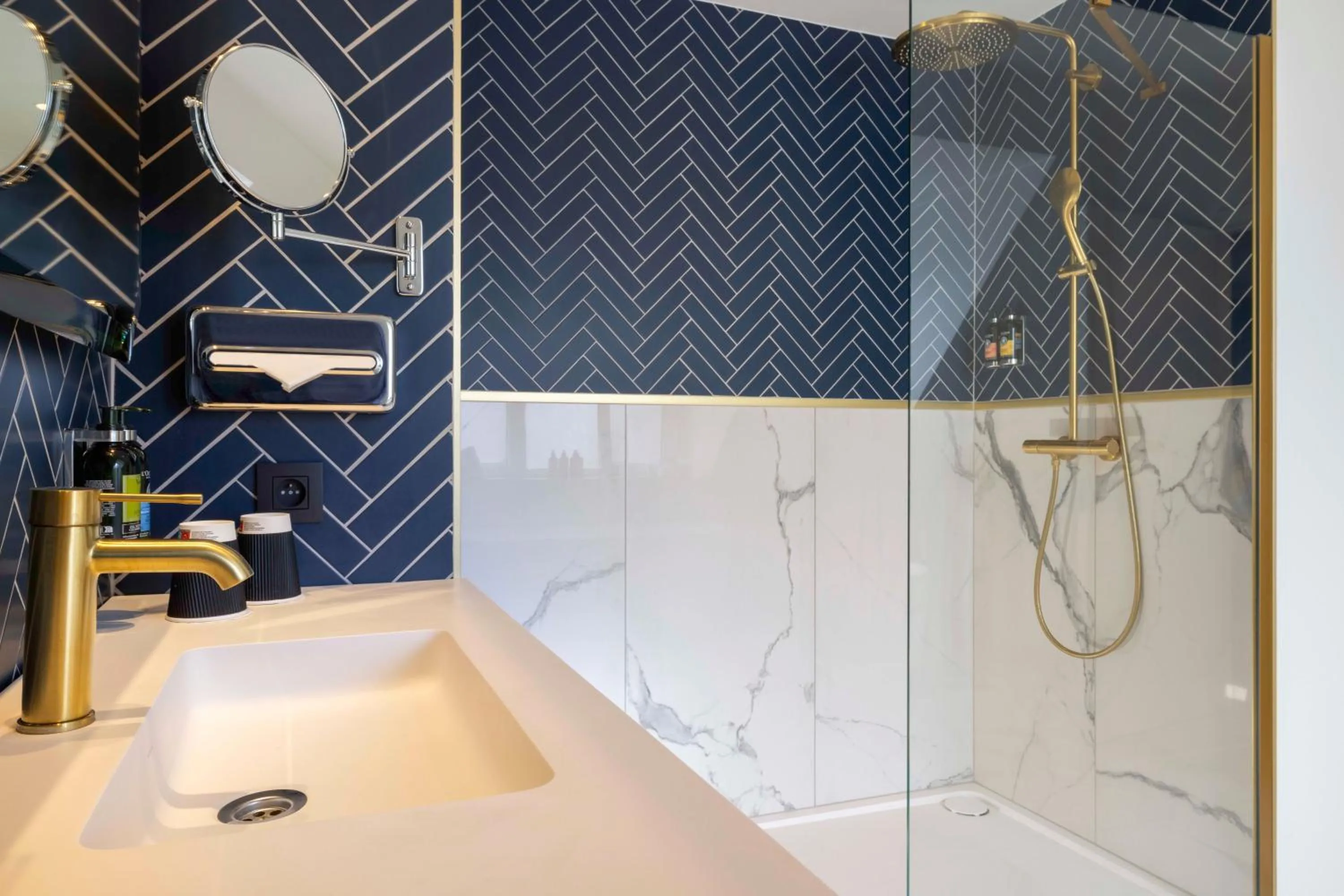 Shower in Hotel The Augustin