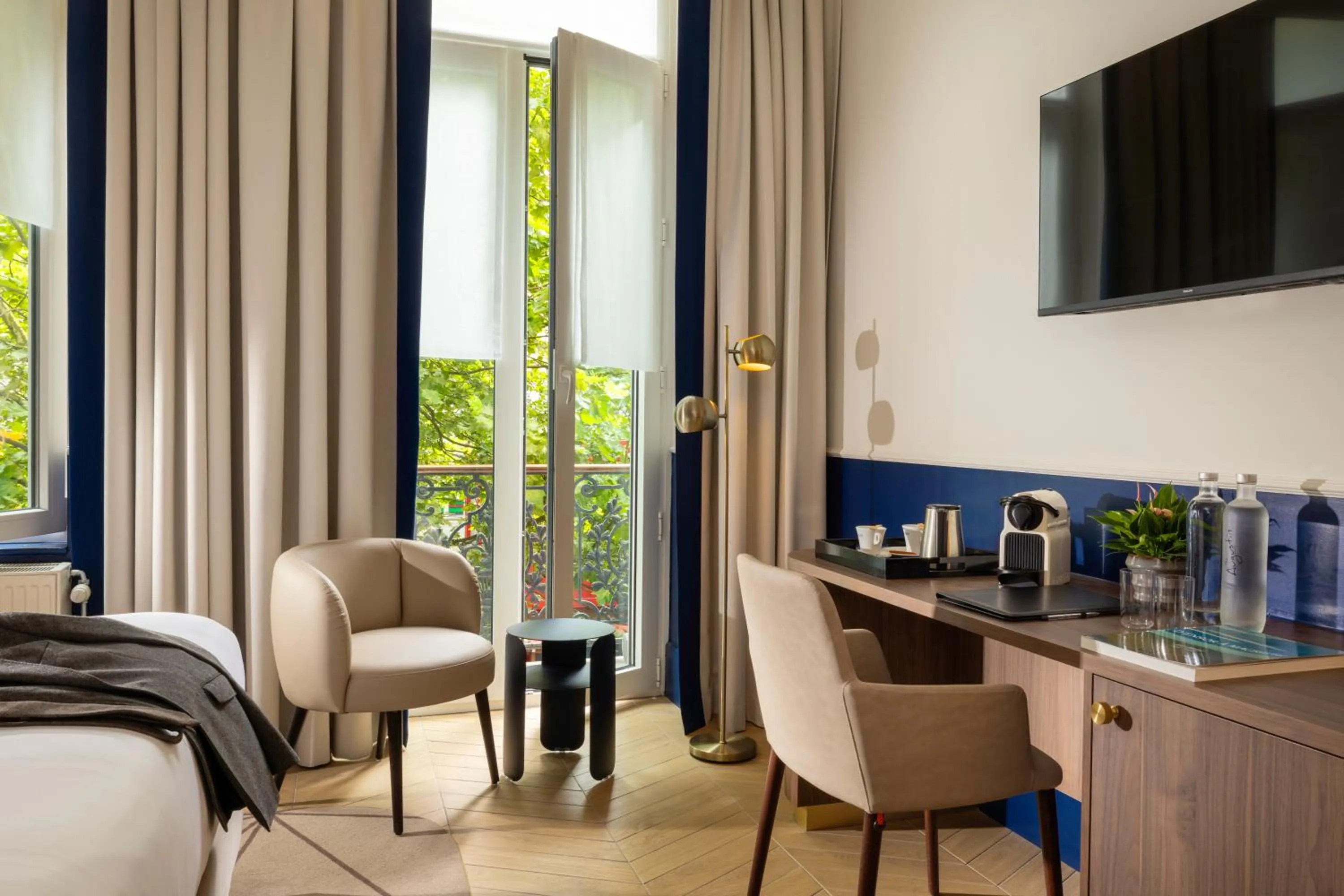 Coffee/tea facilities, Bed in Hotel The Augustin